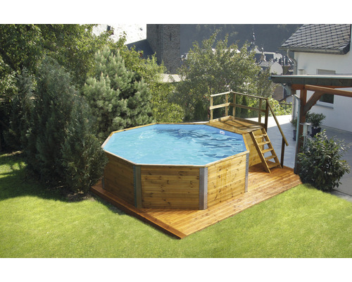 Opbouw houten zwembadset Weka 593 B rond Ø 397x116 cm incl. zandfiltersysteem, ingebouwde skimmer, filterzand, bodembeschermvlies & technische ruimte incl. houten trap met leuning