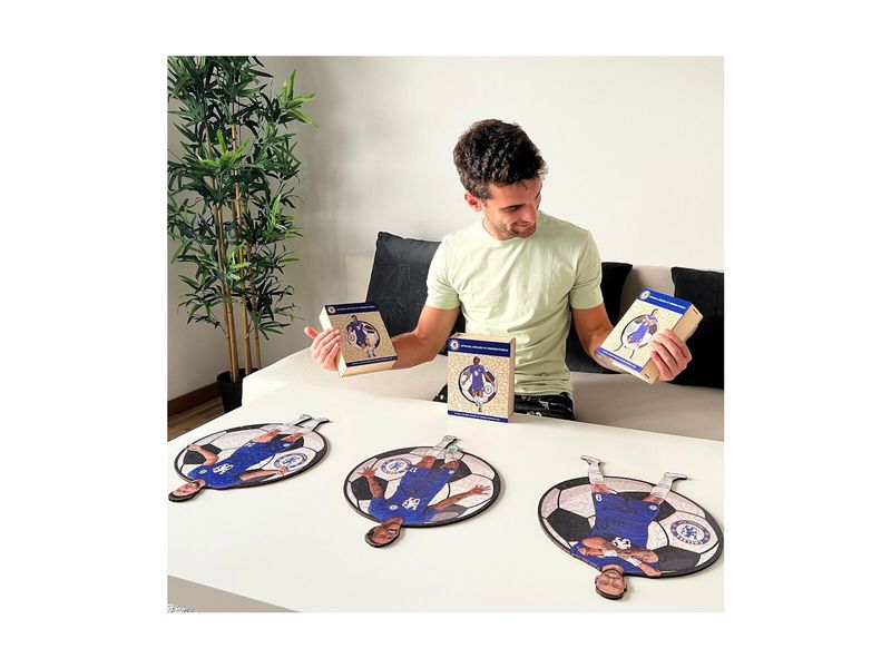 Iconic Puzzle Chelsea FC – Reece James Offizielles Holzpuzzle, Grösse M