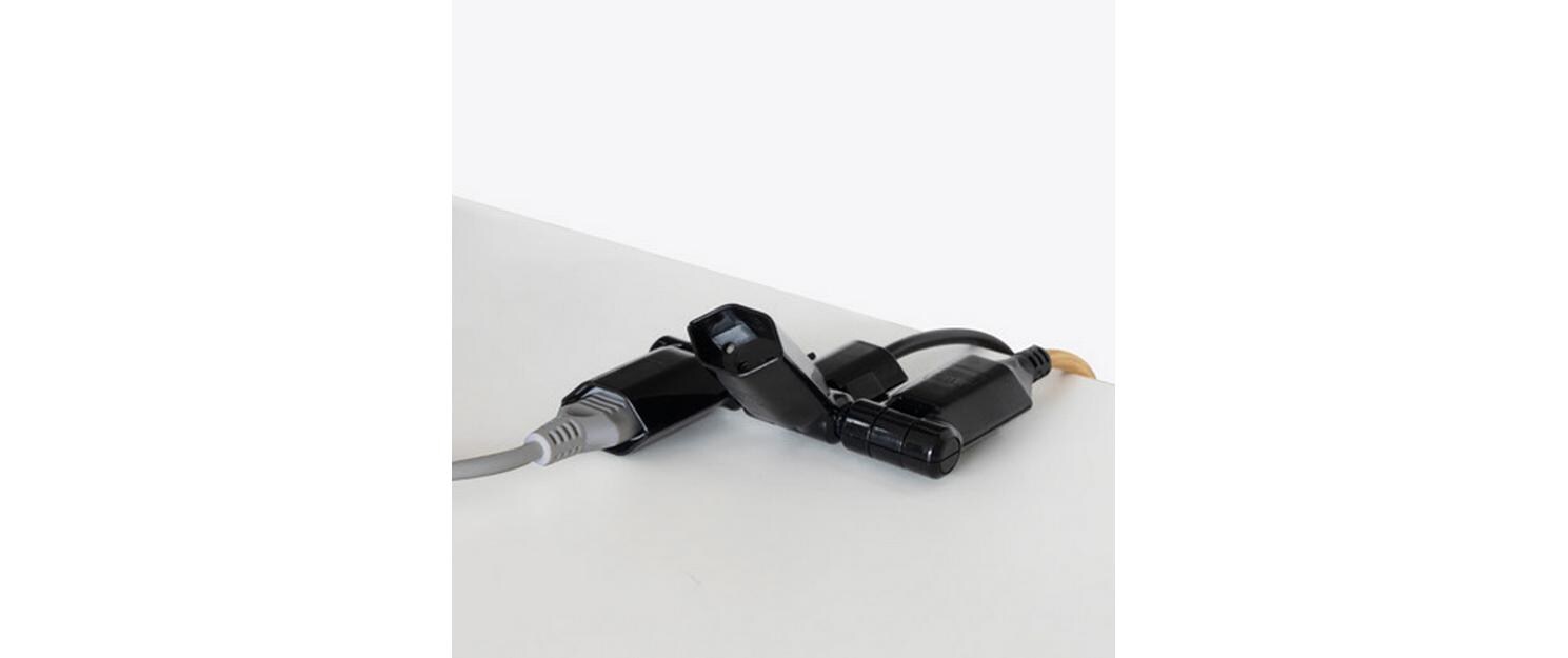 Steckdosenleiste Clip-Clap Line 3x T13, SchwarzKlappstecker mit Anschlussmöglichkeit von drei Geräten gleichzeitig
