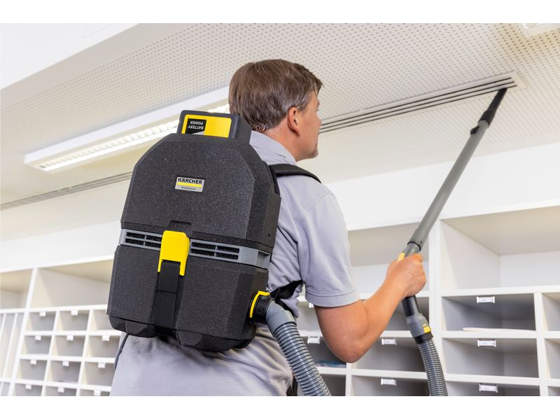 Kärcher Professional Akku-Trockensauger BVL 3/1 Bp, Solo Ultraleichte, leistungsstarke, akkubetriebene Rucksacksauger