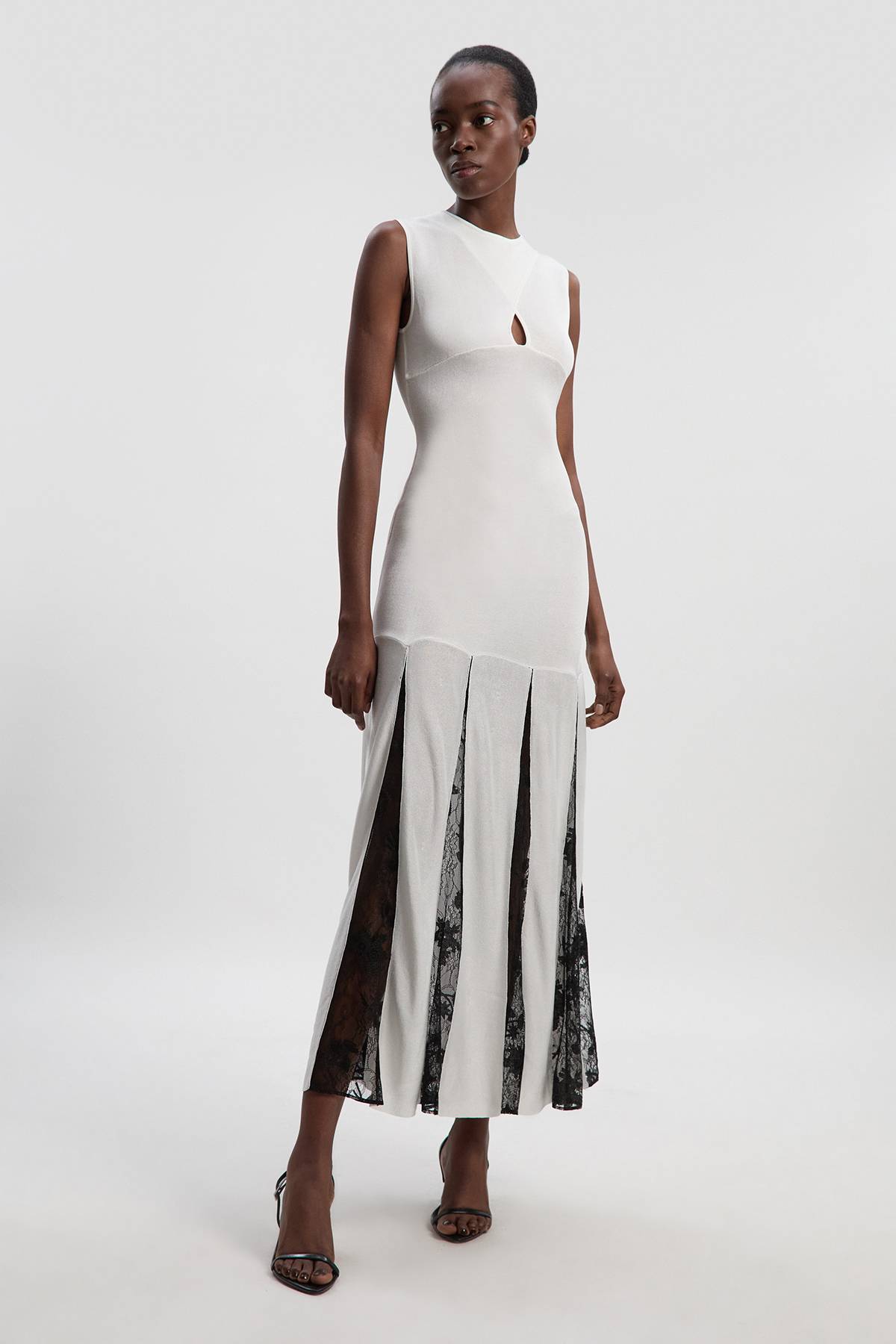 KarenMillen Robe Maxi Tricotée en Mélange de Viscose Moulante Transparente avec Détails en Dentelle