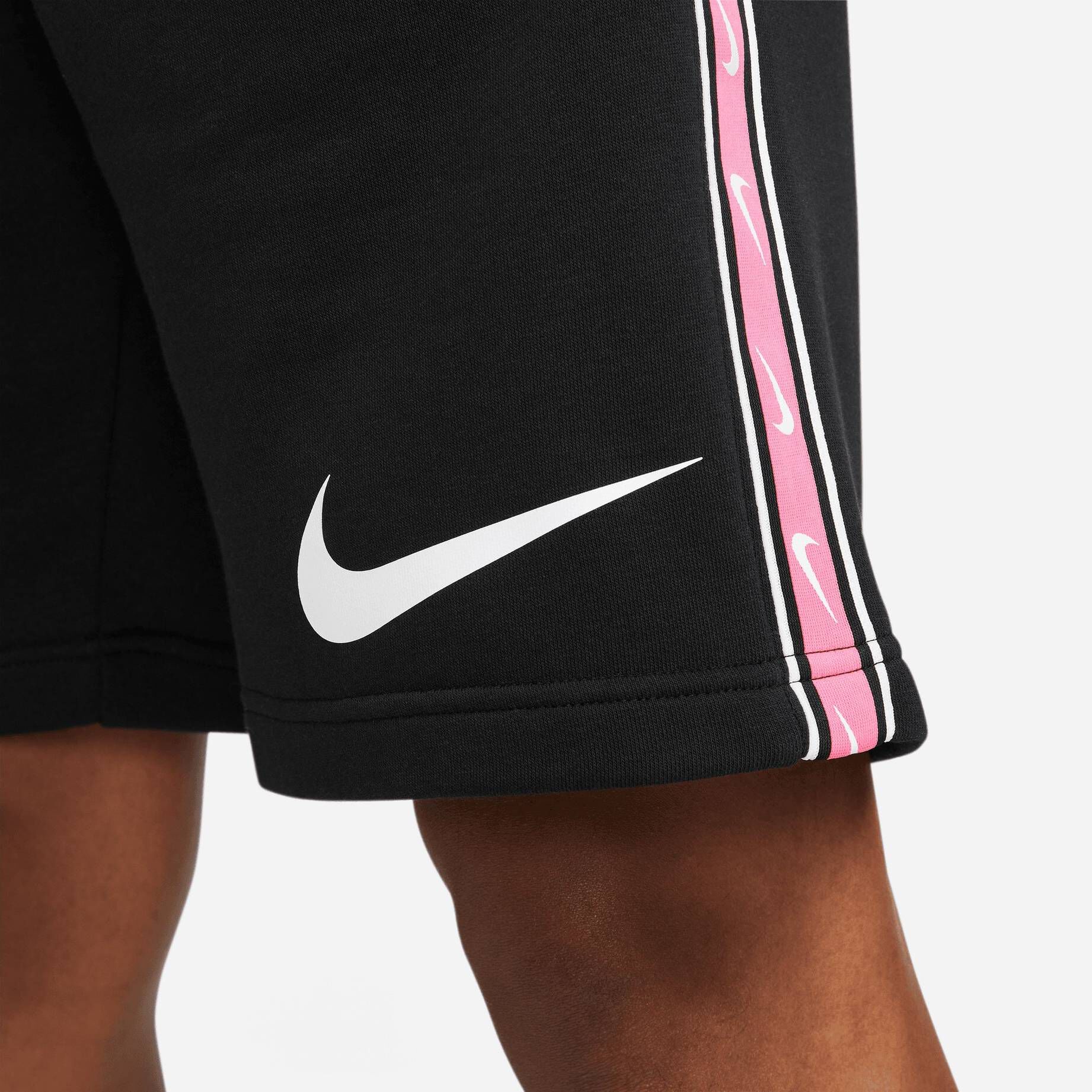 Nike Sportswear| Herren Shorts REPEAT
