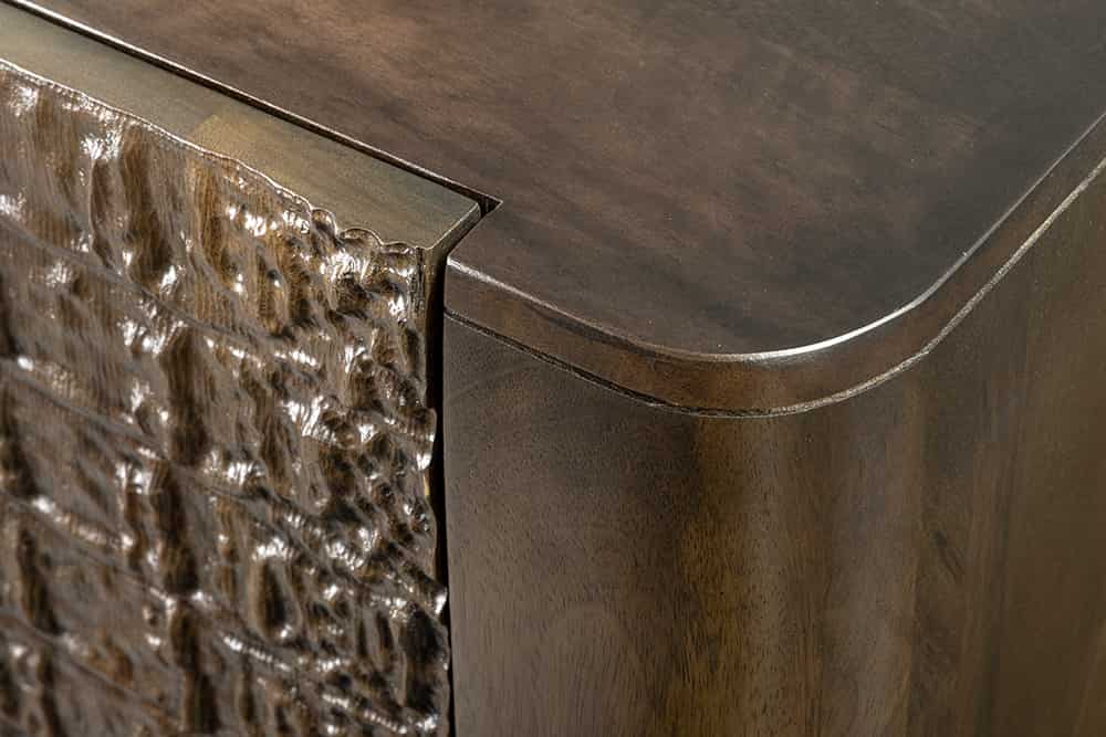 Handgefertigtes Sideboard CROCO 180cm gold braun Mangoholz mit 3D Schnitzereien massiv schwarz Metall