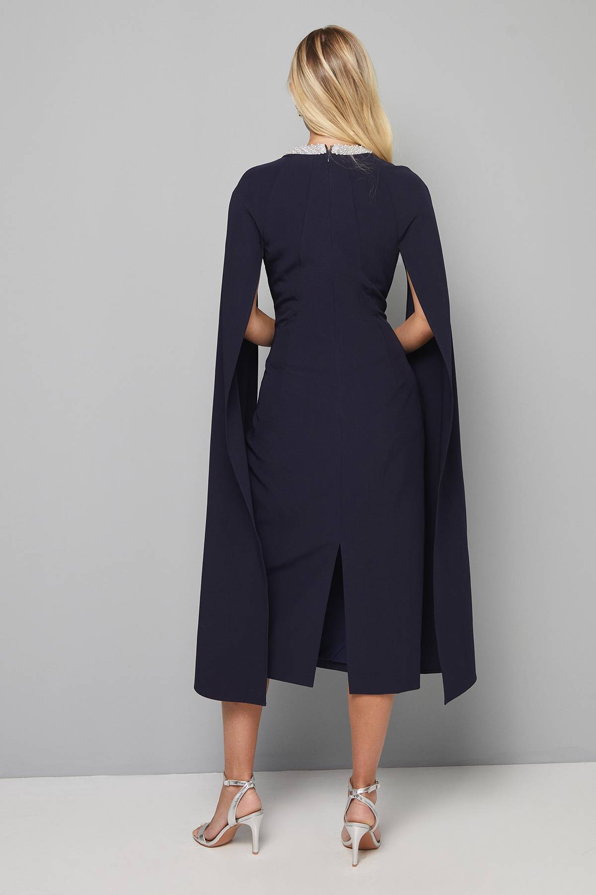 Wallis Robe Petite à Manches Cape avec Détails de Coutures Ornementées