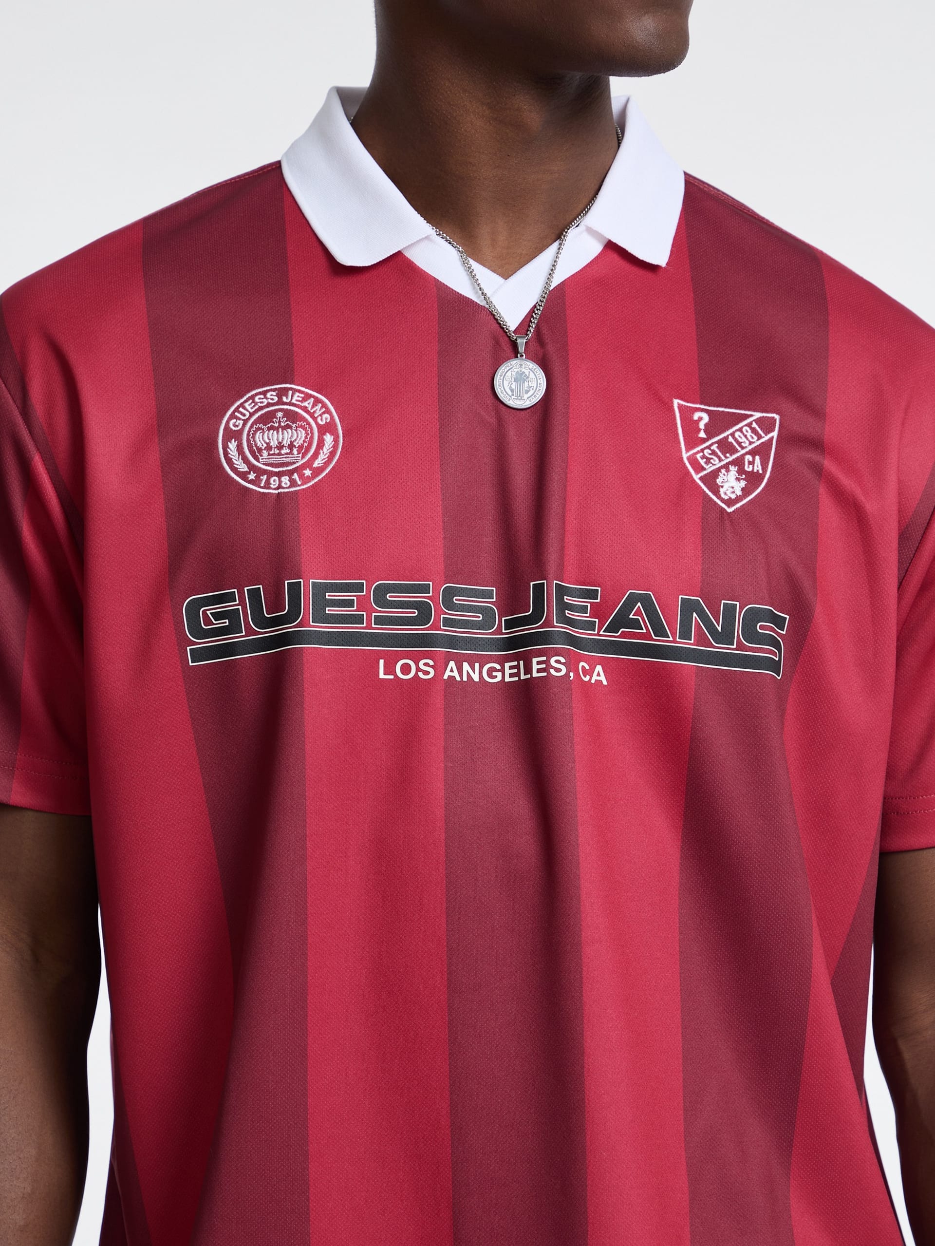 Polo com o logotipo do futebol