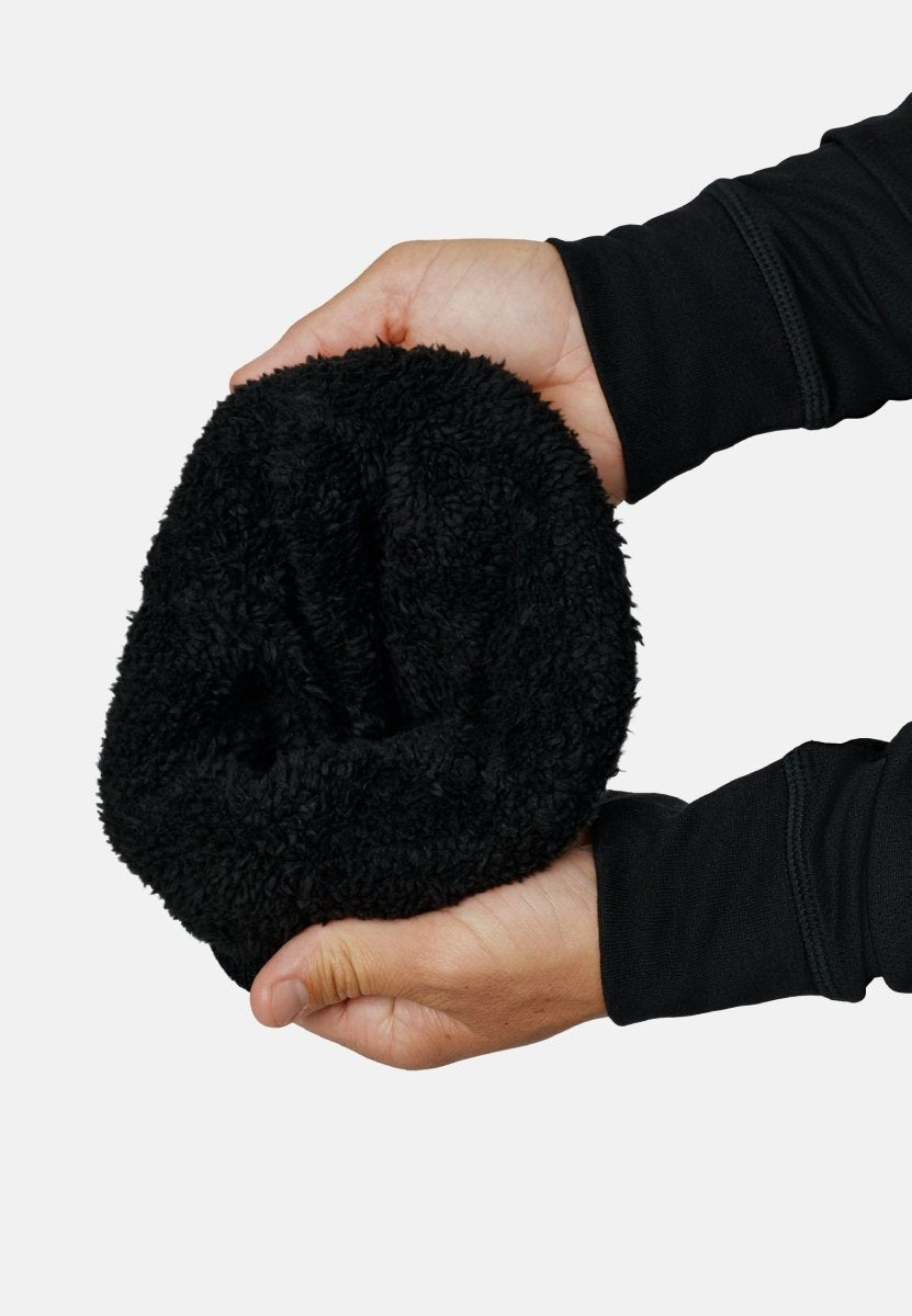 HUE MED FLEECE AF GENANVENDTE MATERIALER