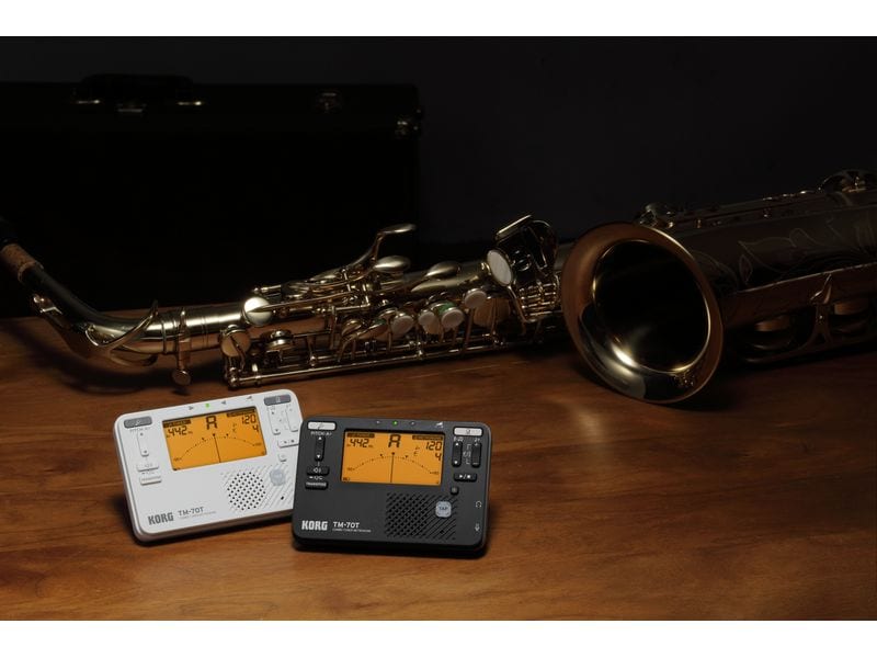 Korg Stimmgerät TM-70 Set Weiss Kombination aus Stimmgerät und Metronom in einem kompakten Gehäuse mit Kontaktmikrofon