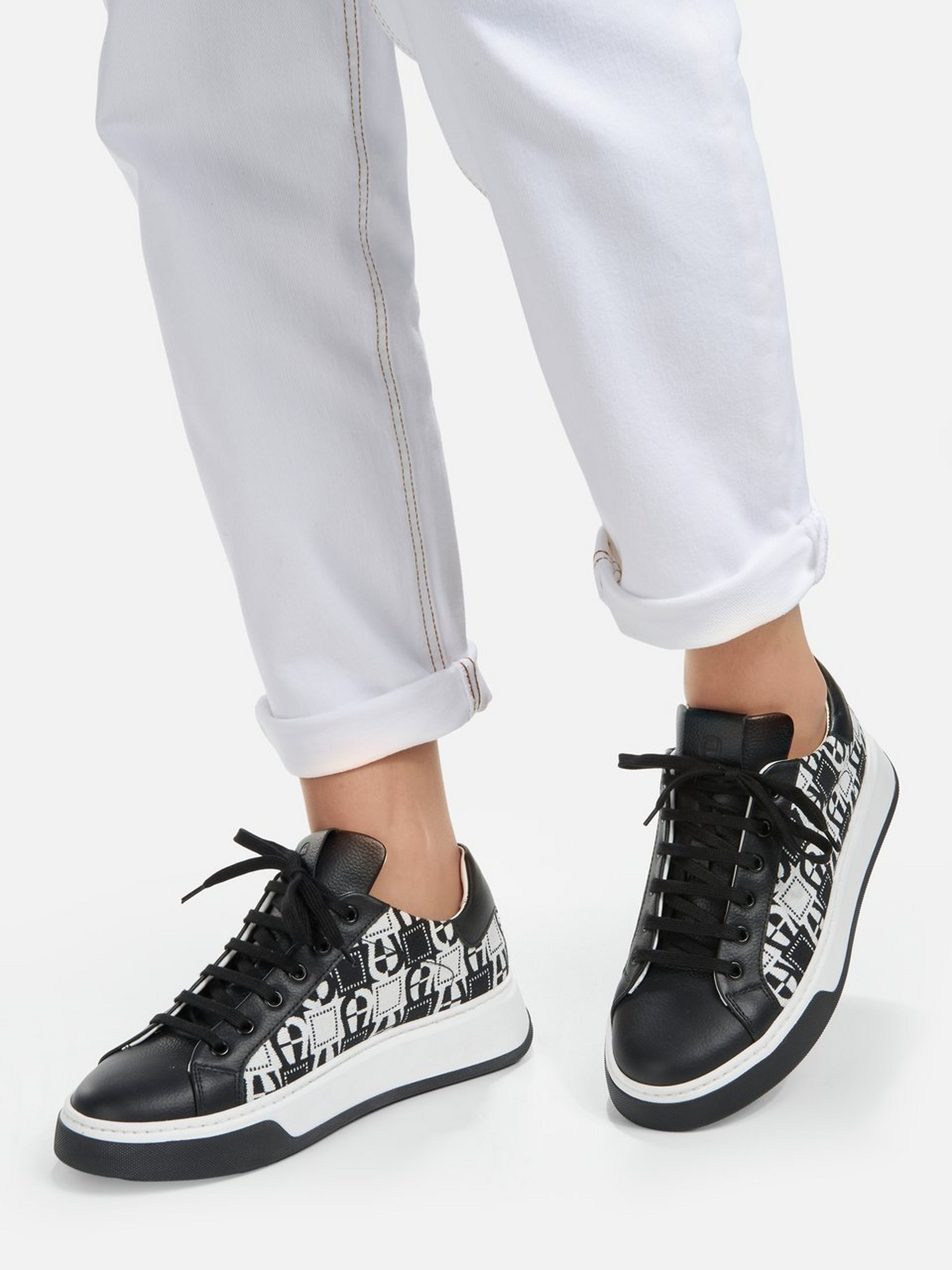 Sneaker