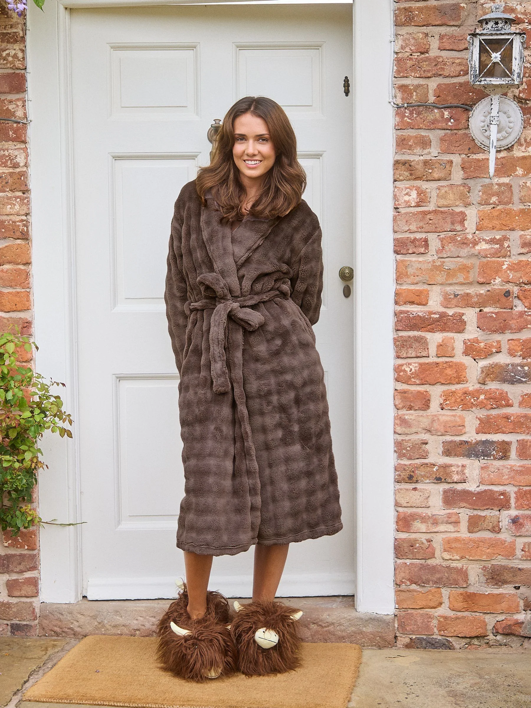 Bruin - Loungeable Bubble Cut Fleece Shawl Collar Midi Dressing Gown