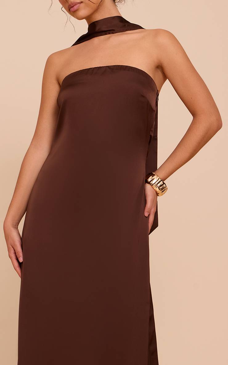 Chocolat Robe Longue Bandeau En Satin Avec Détail Foulard