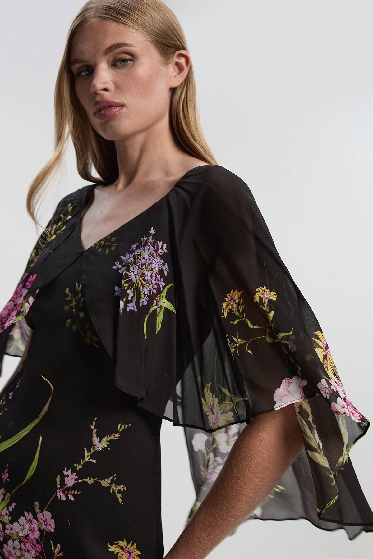 KarenMillen Robe Maxi à Manches Cape en Viscose Tissée avec Imprimé Floral Bordure