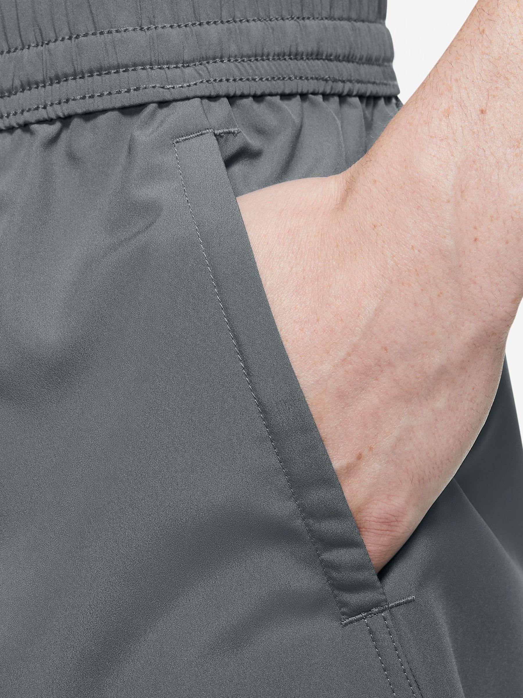 Grijs - Nike Dri-FIT Form 7 Inch niet-gevoerde trainingsshorts