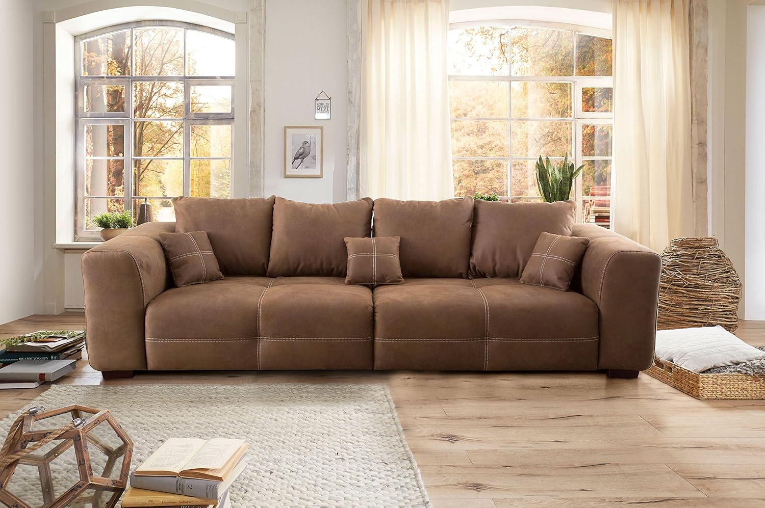 Cavadore Big Sofa Mavericco / XXL Sofa im modernen Design / Inklusive Rückenkissen und Zierkissen / 287 x 69 x 108 cm (BxHxT) / Mikrofaser Braun