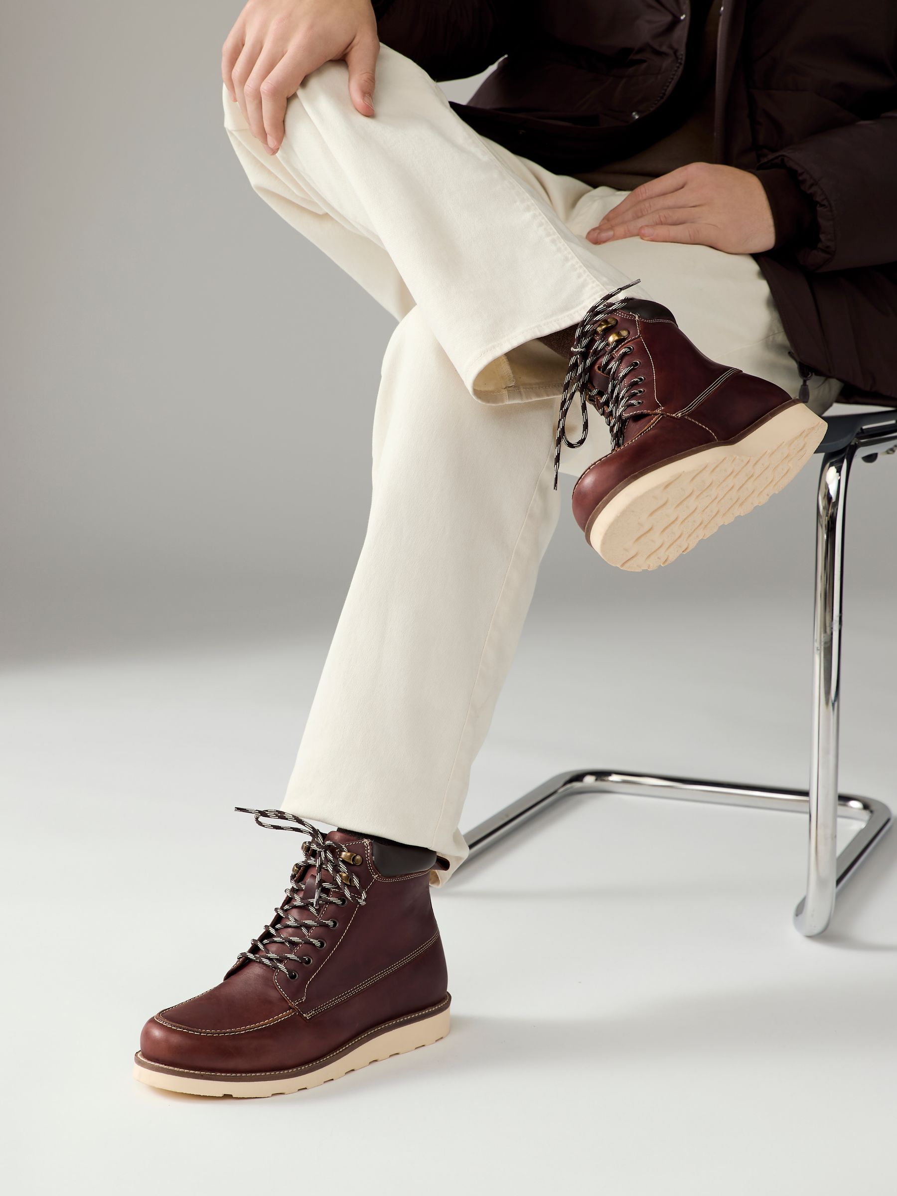 Bordeauxrood - Tall Apron Wedge Boots