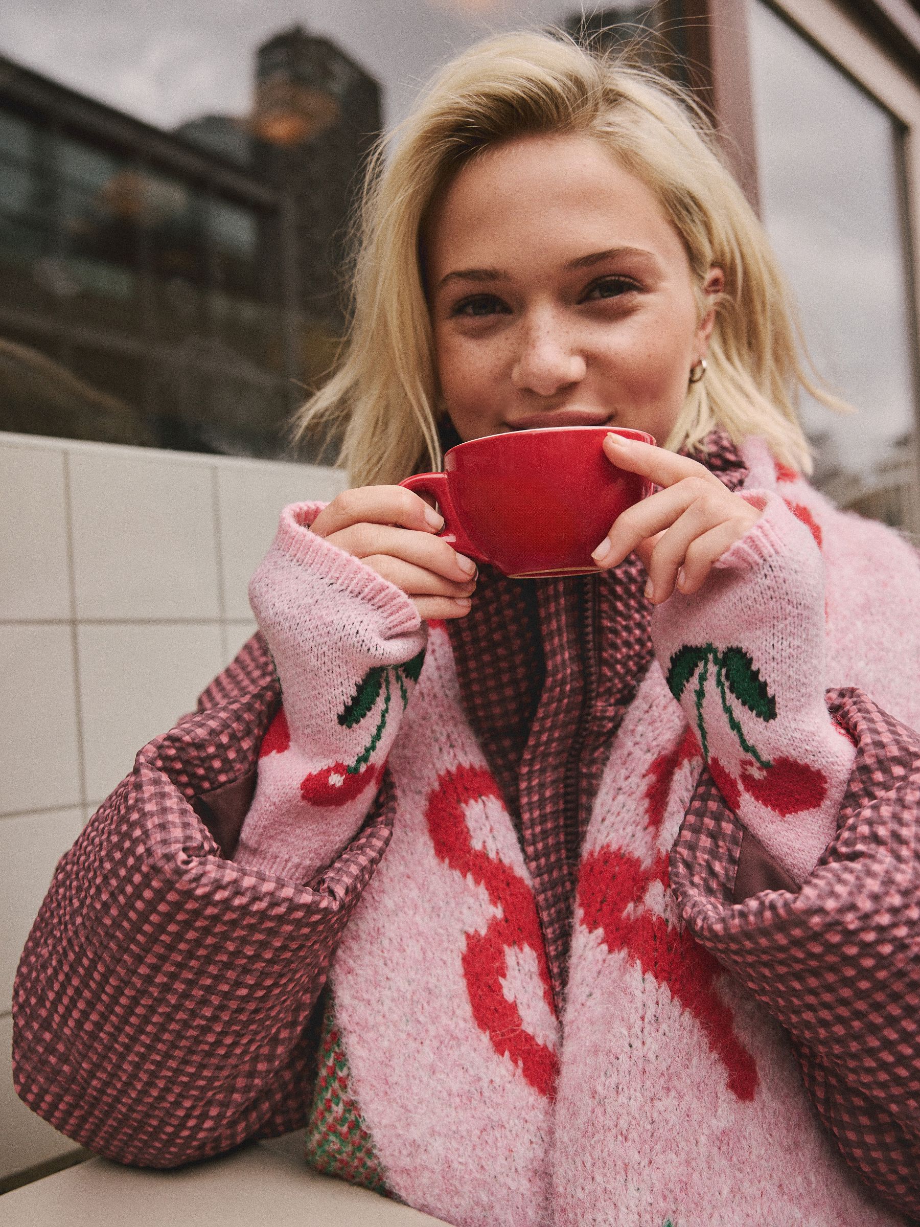 Roze - Cherry Slogan Knitted Handwarmer Gloves