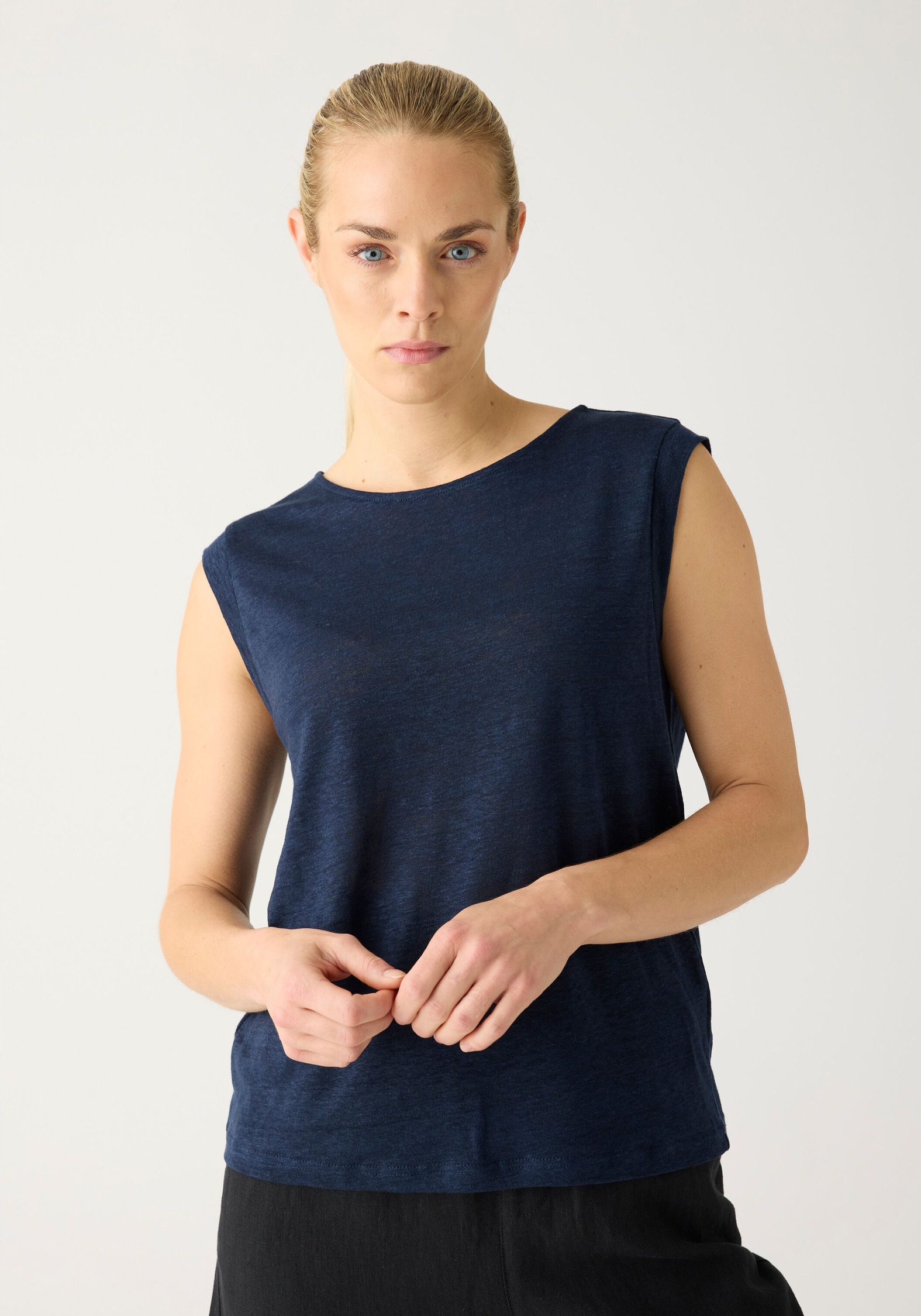 Knowledge Cotton Apparel Leinen-T-Shirt Loose Fold Up Total Eclipse