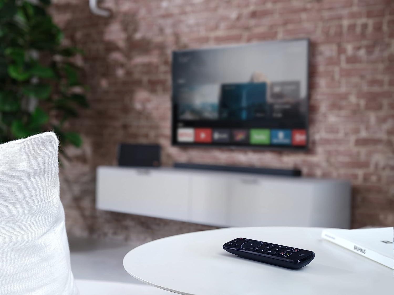 Streaming Universal Ersatz Fernbedienung für TV / Streaming / Sound Bar URC 7935 (Batteriebetrieben) - Schwarz