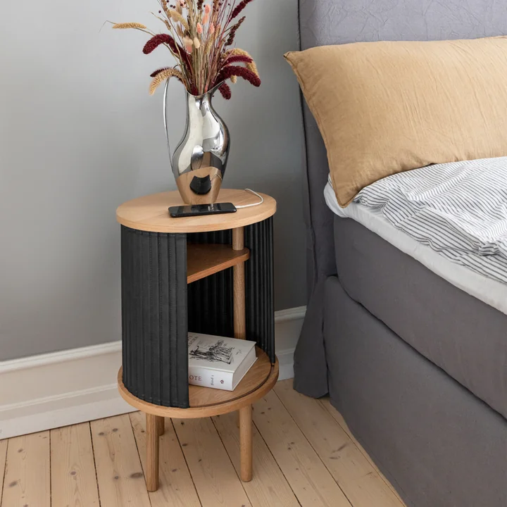 Umage - Audacious Beistelltisch mit USB Anschluss, Ø 38 x H 59.3 cm, Eiche schwarz / shadow
