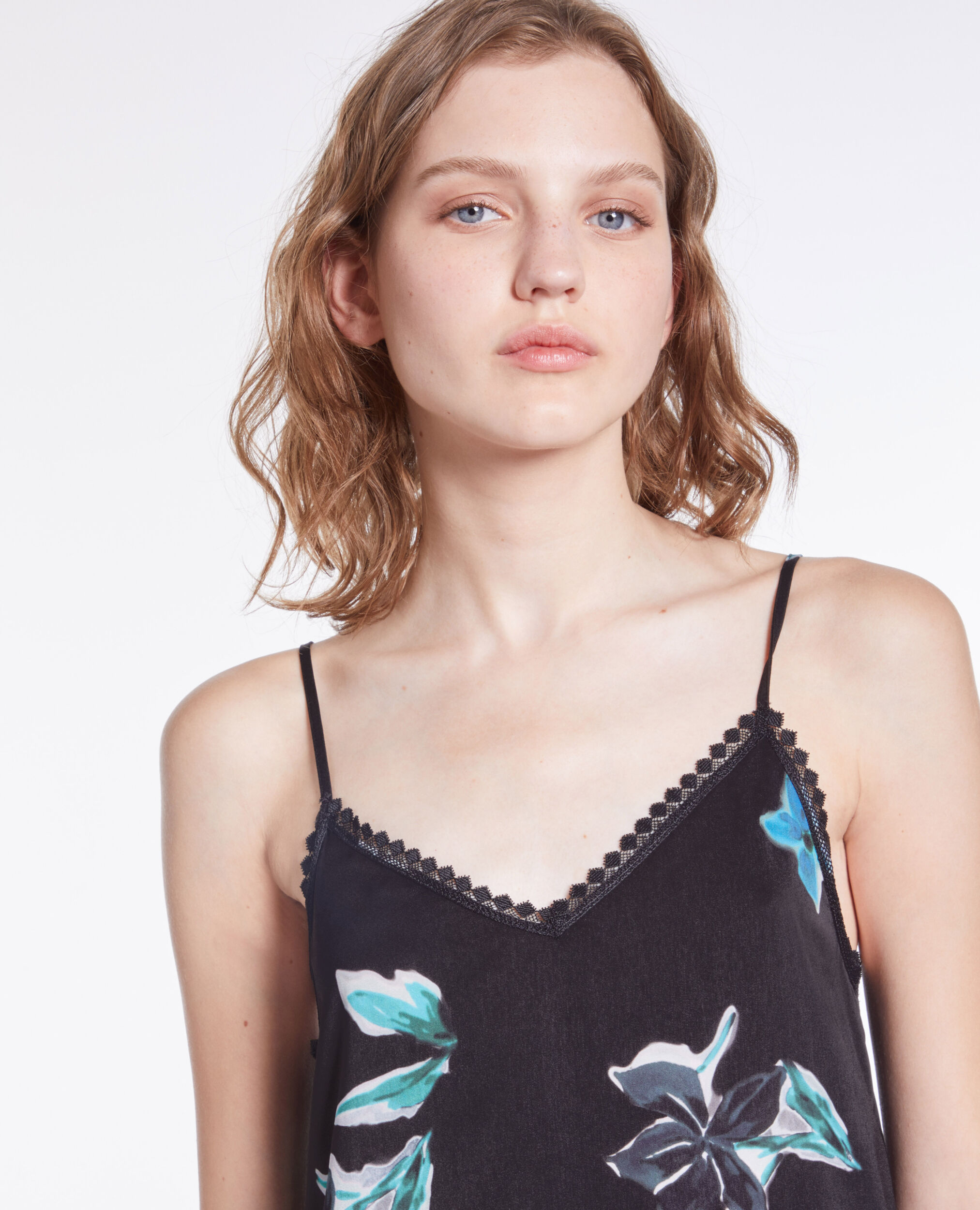 Robe nuisette longue imprimée avec détails en dentelle