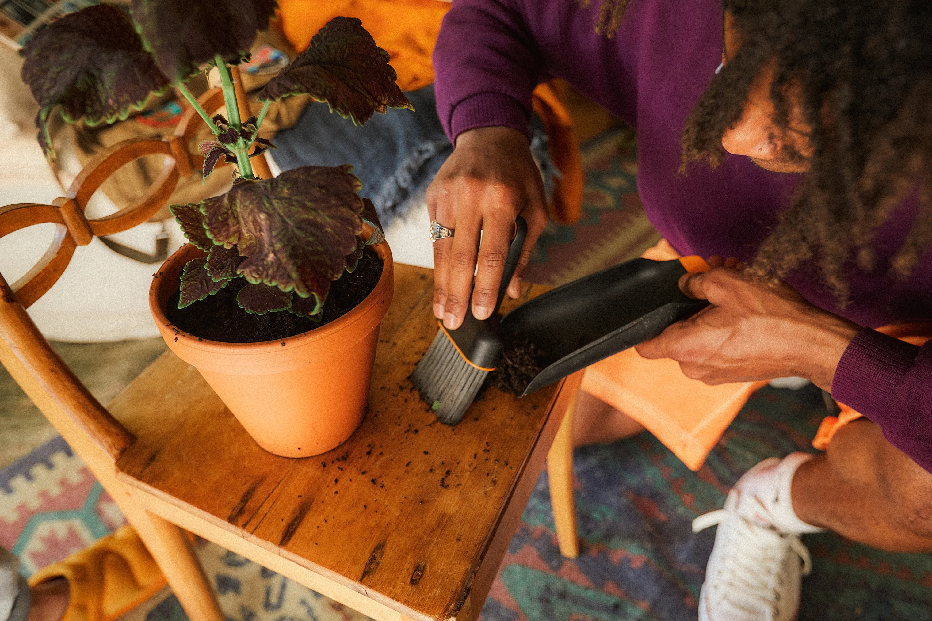 Fiskars Garden Plant Care 2-i-1 Planteske og Børste