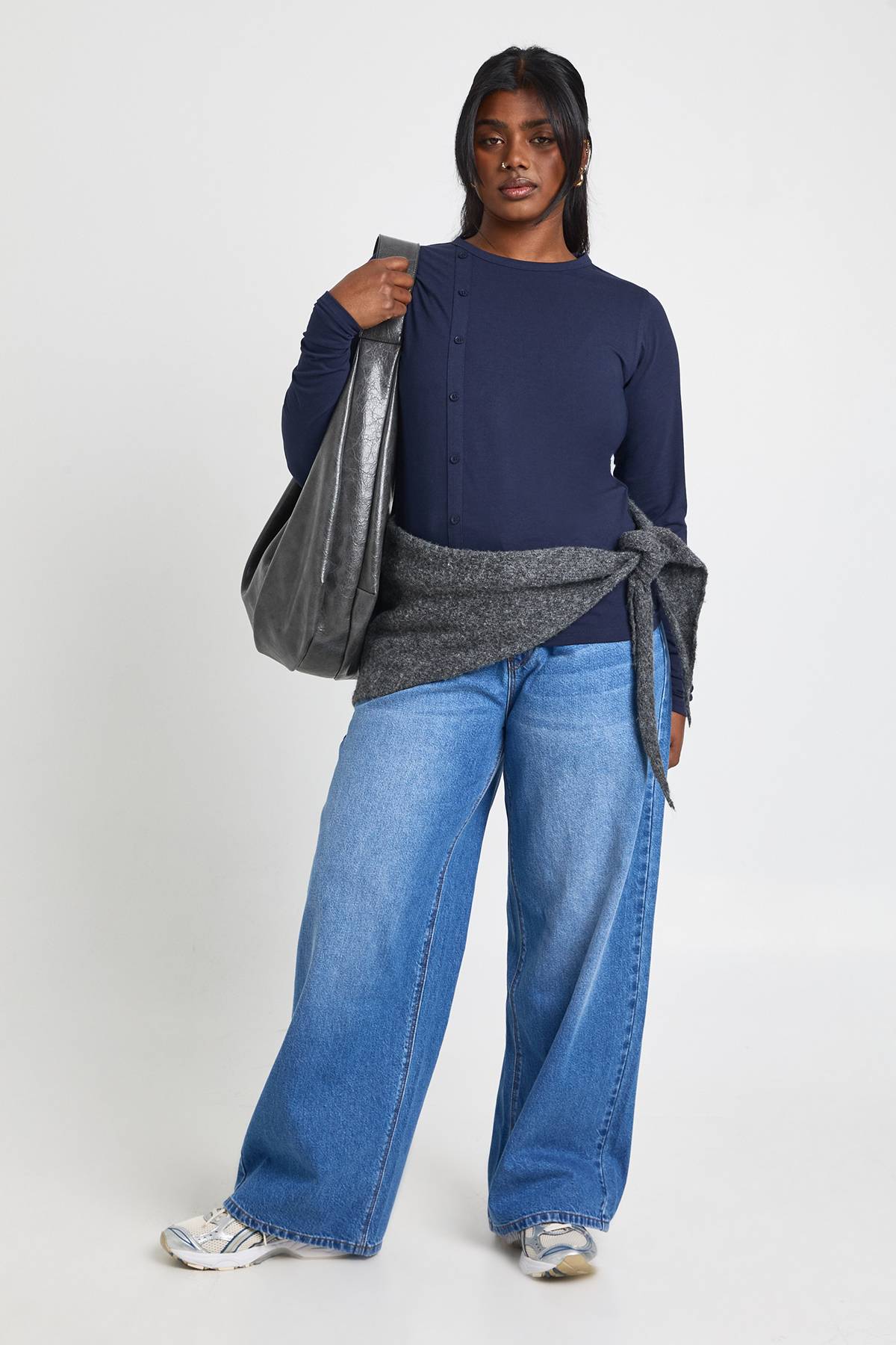 boohoo Haut Grande Taille à Boutonnage Latéral et Manches Longues