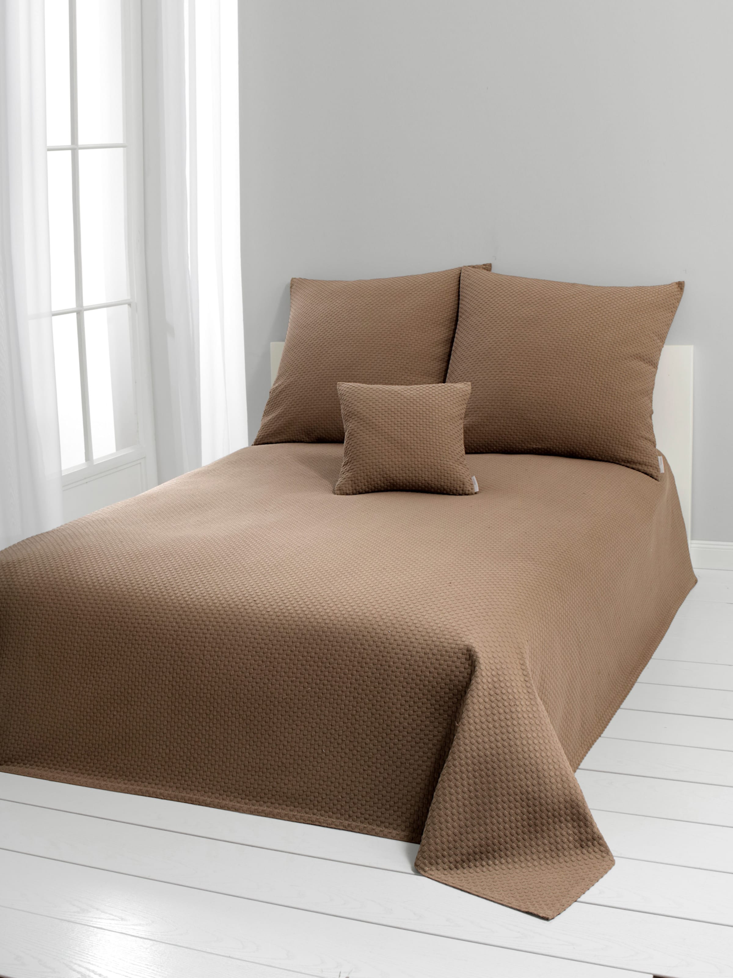 Pereira da Cunha Tagesdecke in taupe