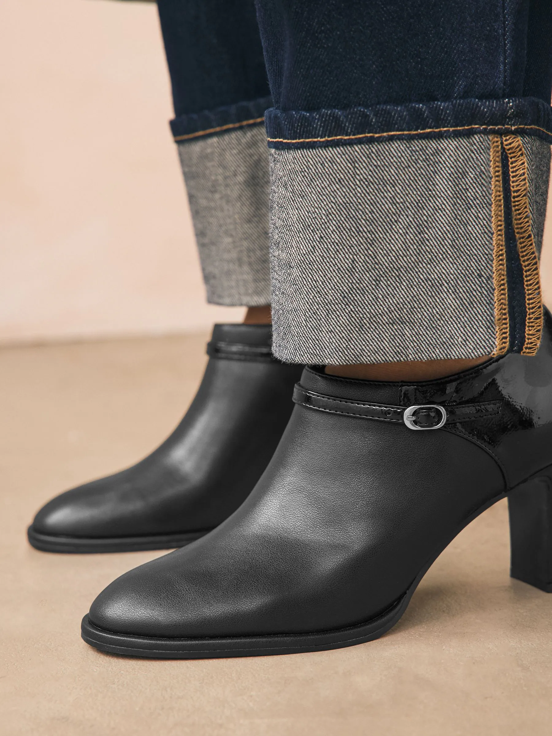 Zwart - Forever Comfort® Round Toe Block Heel Buckle Detail Shoe Boots