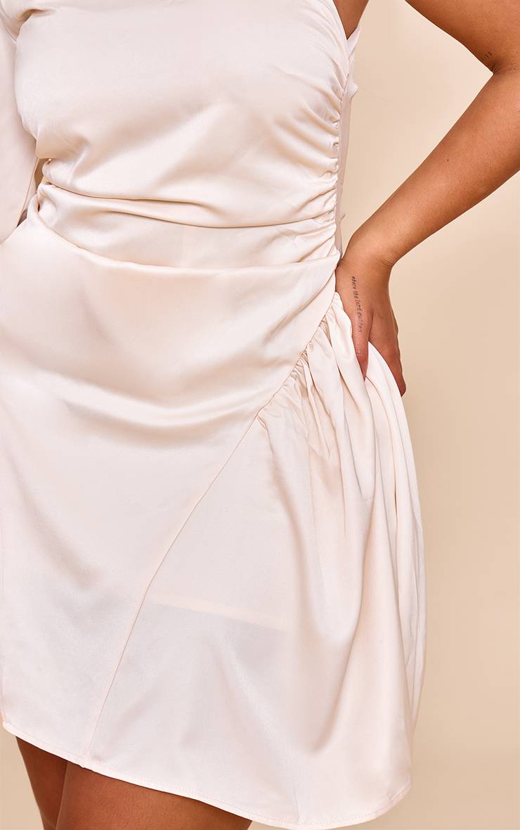 Crème Robe Patineuse Mini Shape En Satin Froncé À Une Épaule