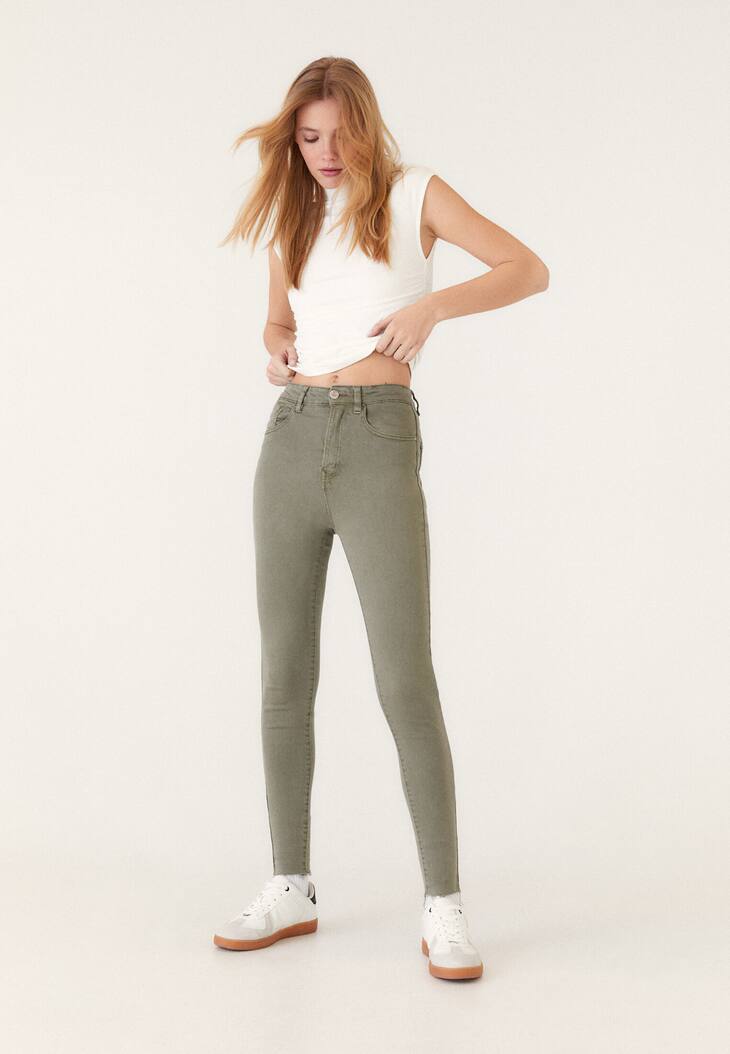 calças jeans coloridas de cintura super alta