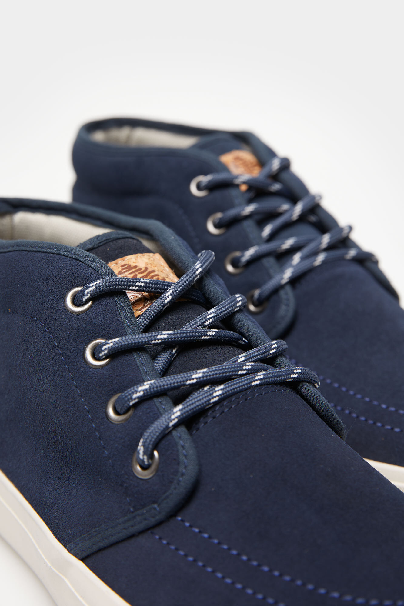 Botas esportivas de couro até o tornozelo