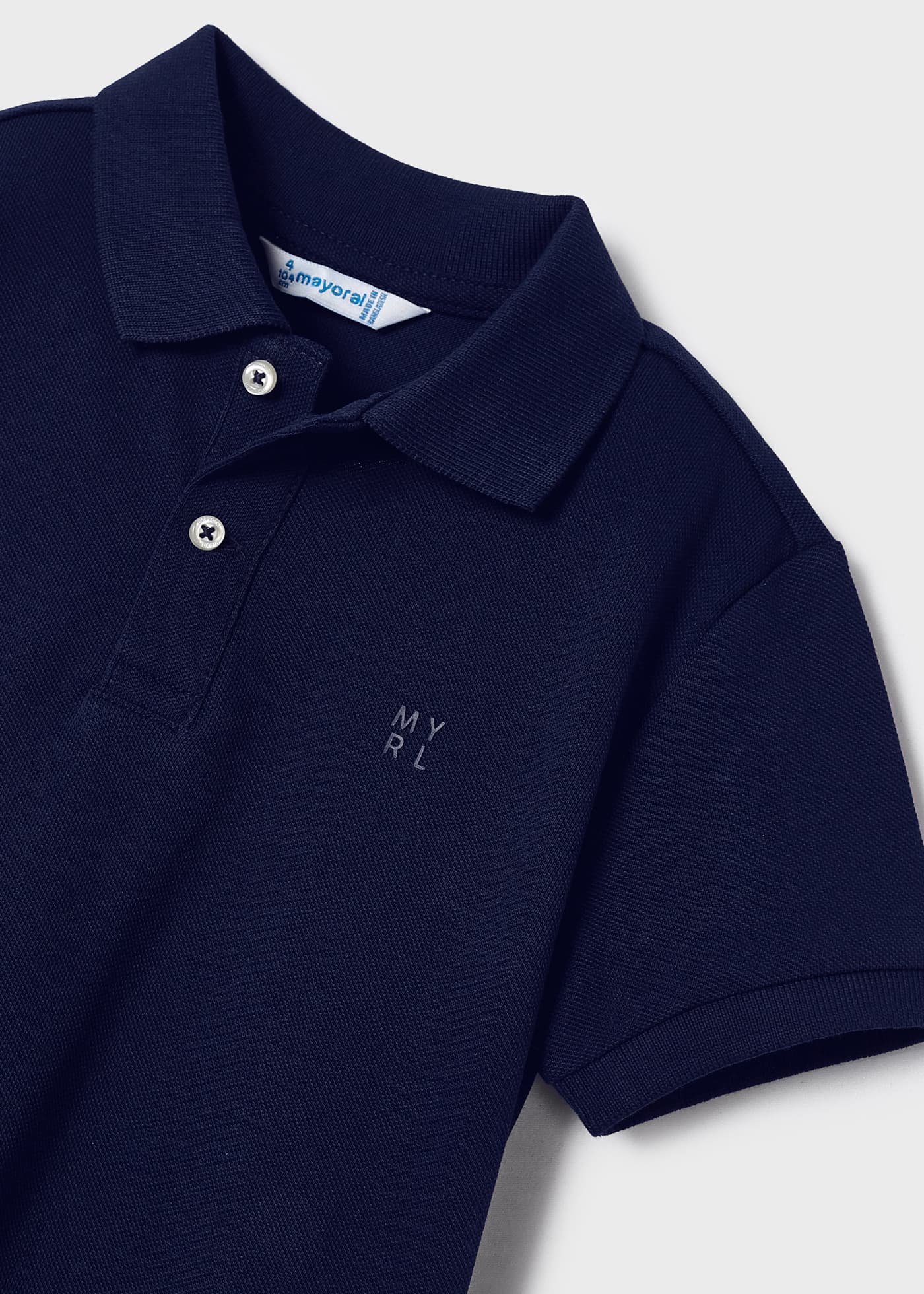 Camisa polo básica de manga curta na cor granito para meninos