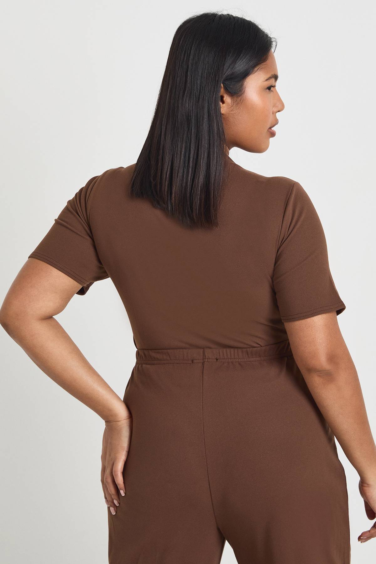 boohoo Body Grande Taille À Manches Courtes En Tissu Ultra Doux Avec Encolure Intégrée