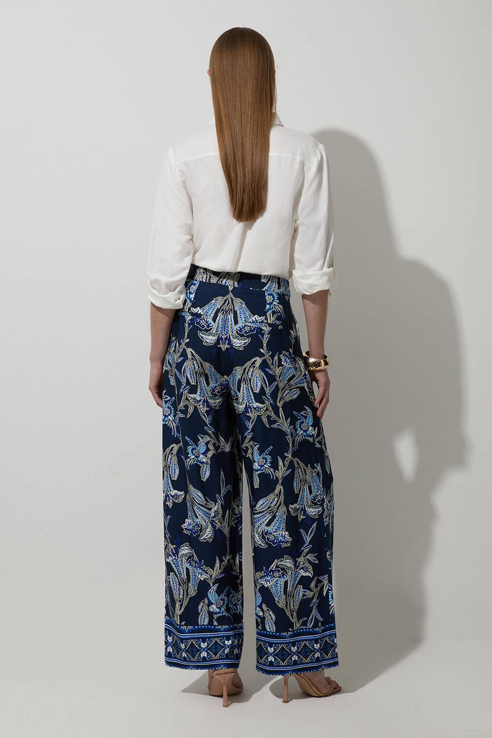 KarenMillen Pantalon droit tissé en viscose et lin à imprimé floral miroitant