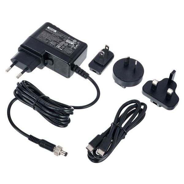Tascam Mixcast 4 Bag Bundle