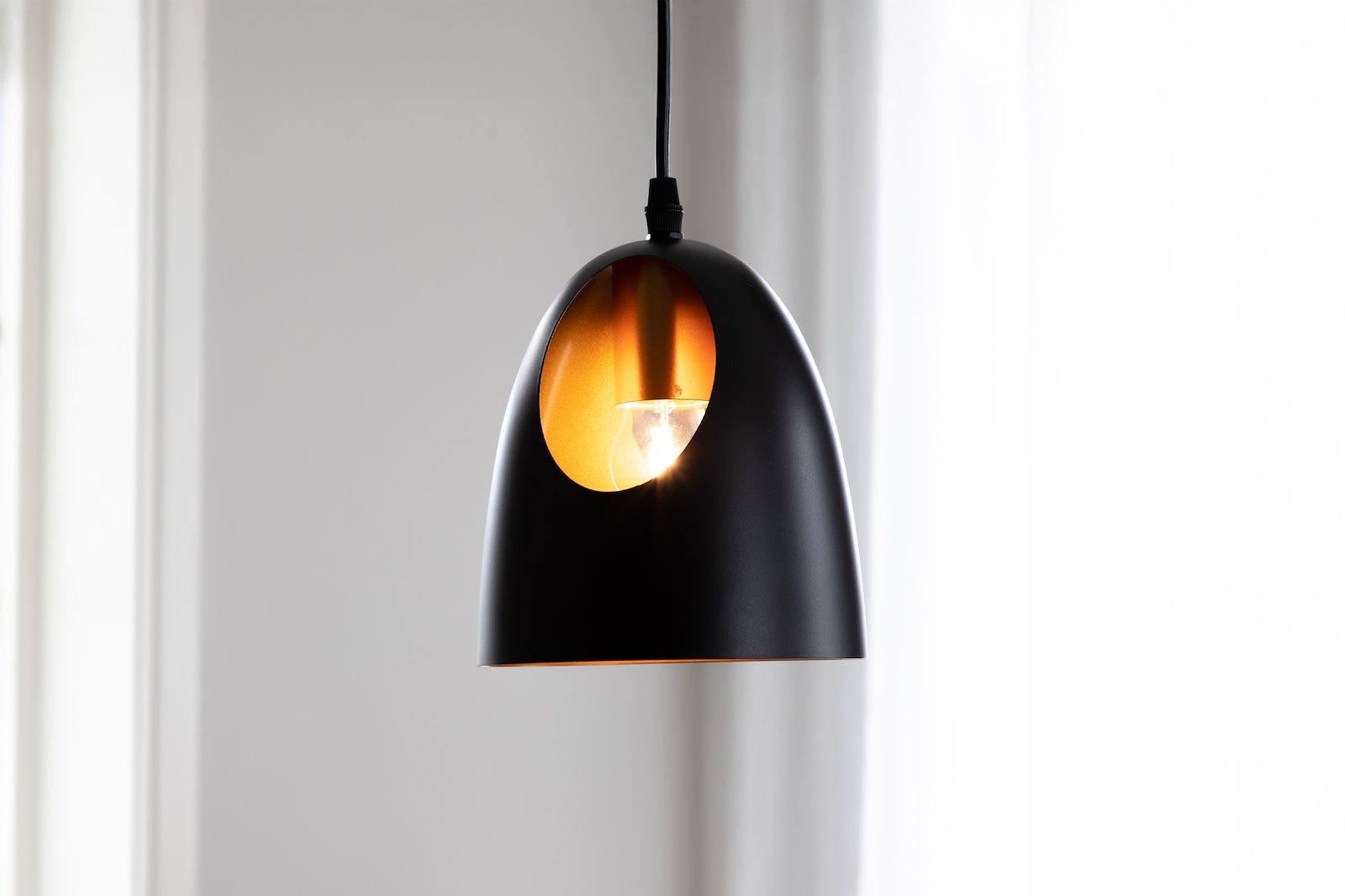 Elda taklampe Sort