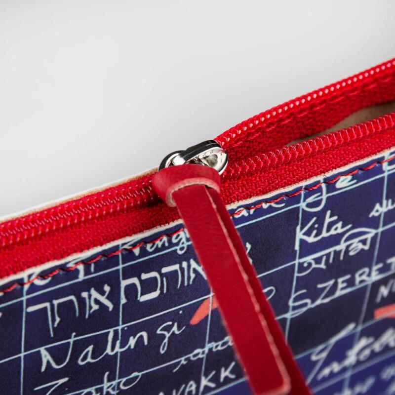 Le Mur des Je t'aime, Trousse plate en simili cuir 22x11 cm