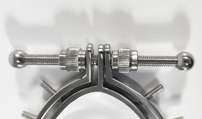 Dusedo - Vaginaklem - Zilver - RVS - 117 cm - Met 8 Verstelbare Spikes
