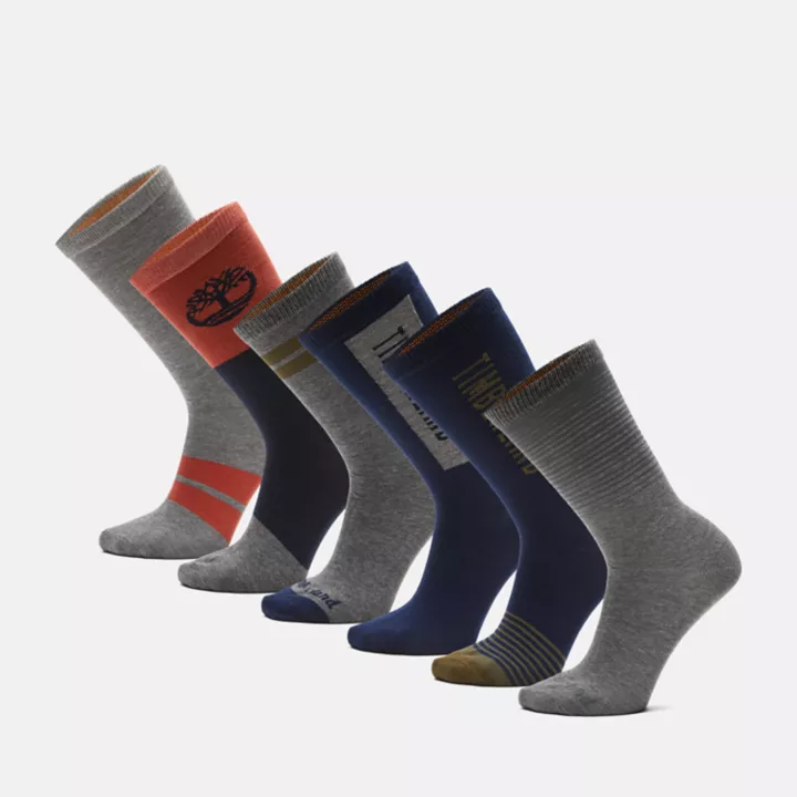 Conjunto de presente com seis pares de meias cano médio em azul-marinho/cinza.