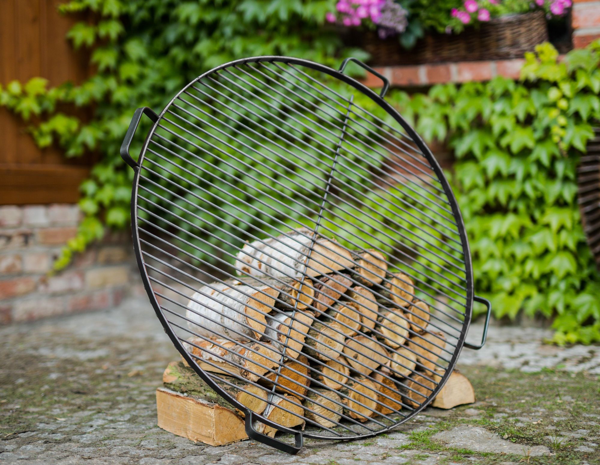 Grillrost mit 4 Griffen aus Rohstahl 80 cm