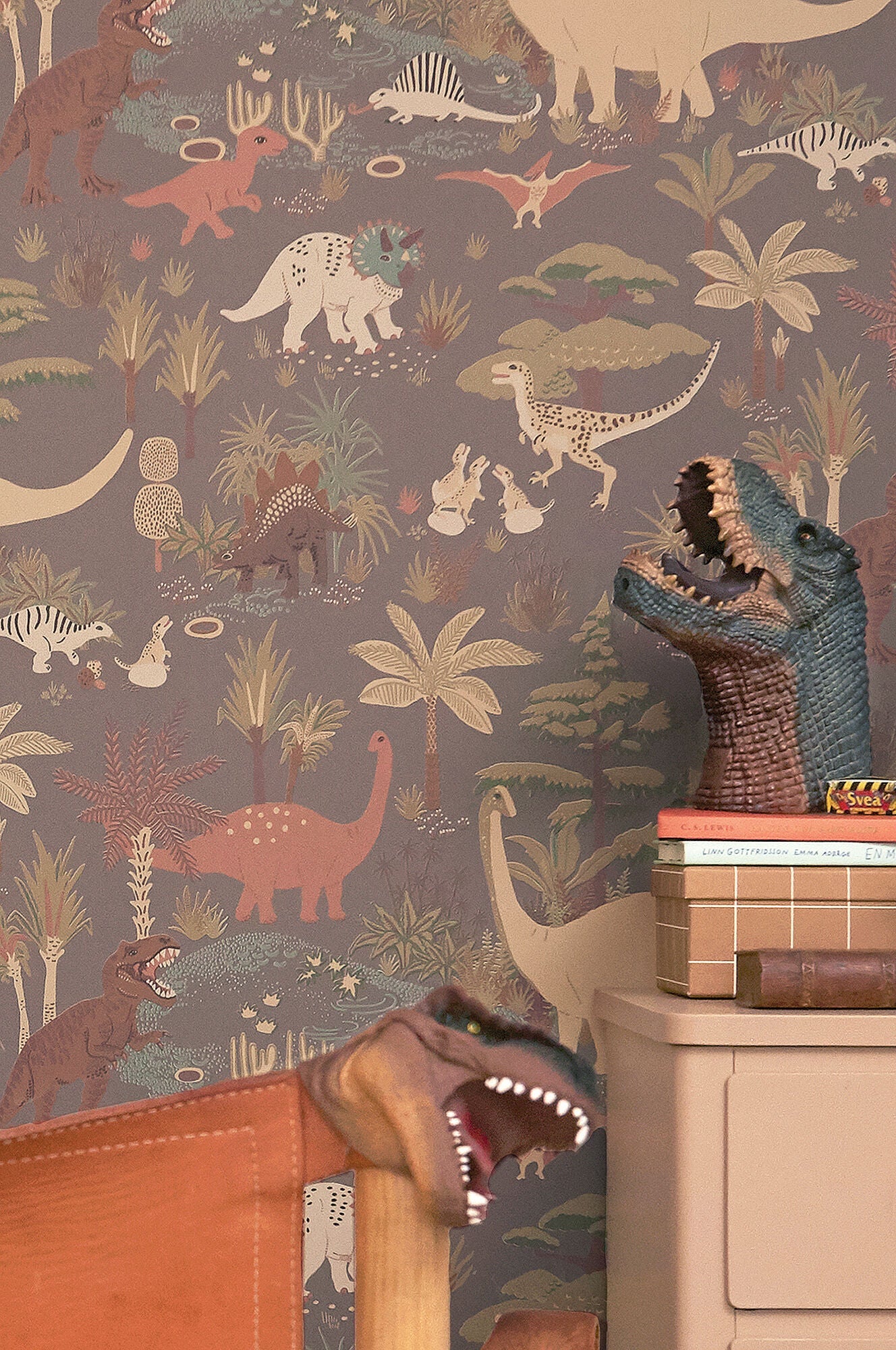 Majvillan Tapet Dinosaur Vibes, Evening Grey