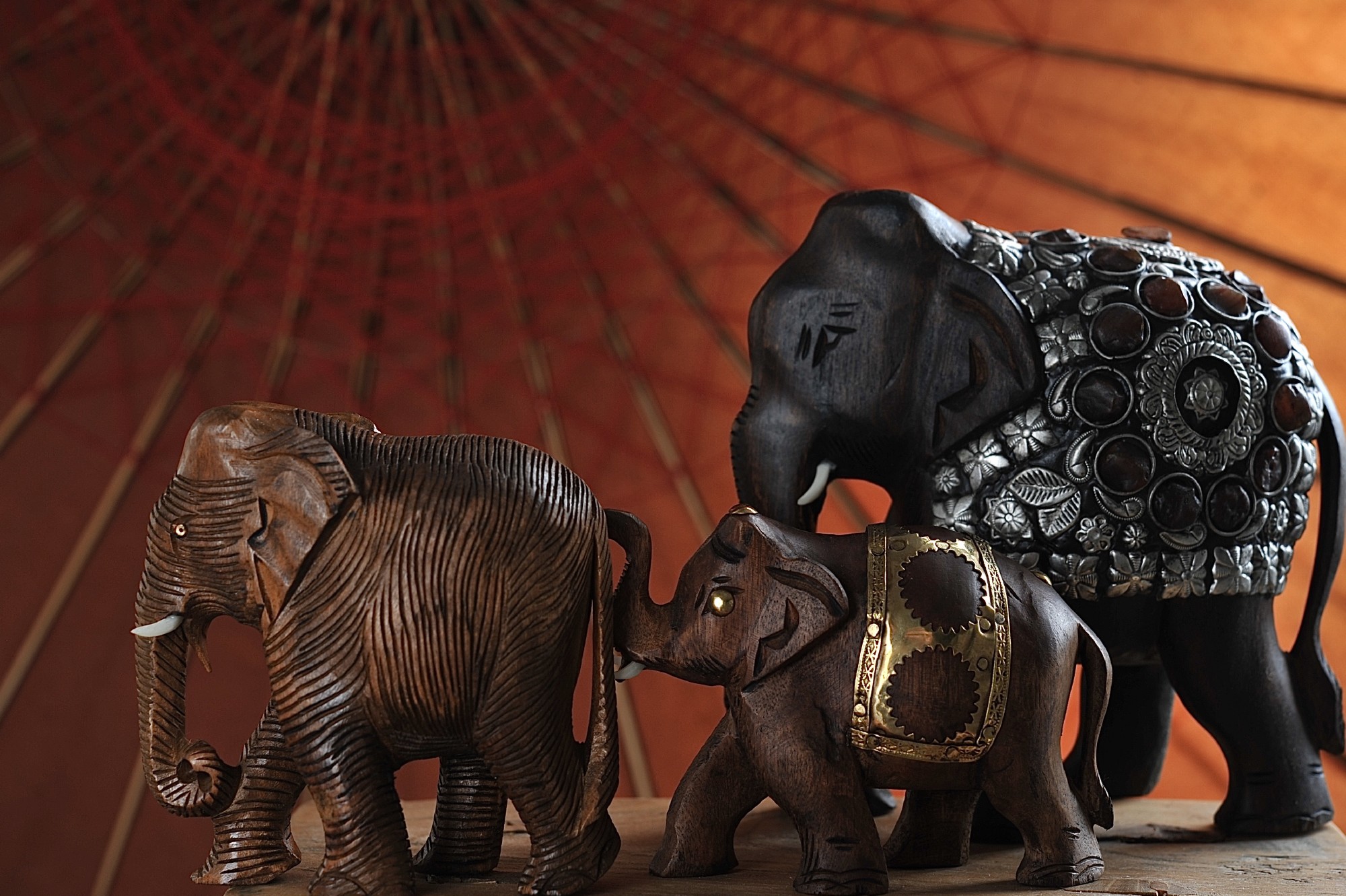 Elefant aus Holz und Messing, braun, messing, H 8 cm, B 11 cm, T 5 cm von fischer's lagerhaus