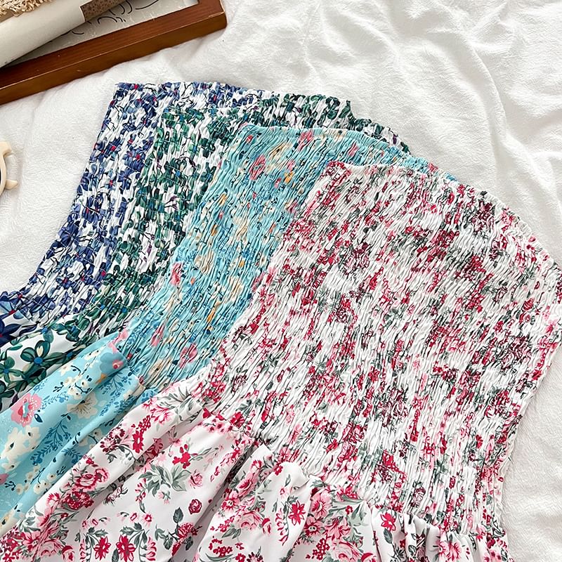 Babique - Romper met bloemenprint en smokwerk