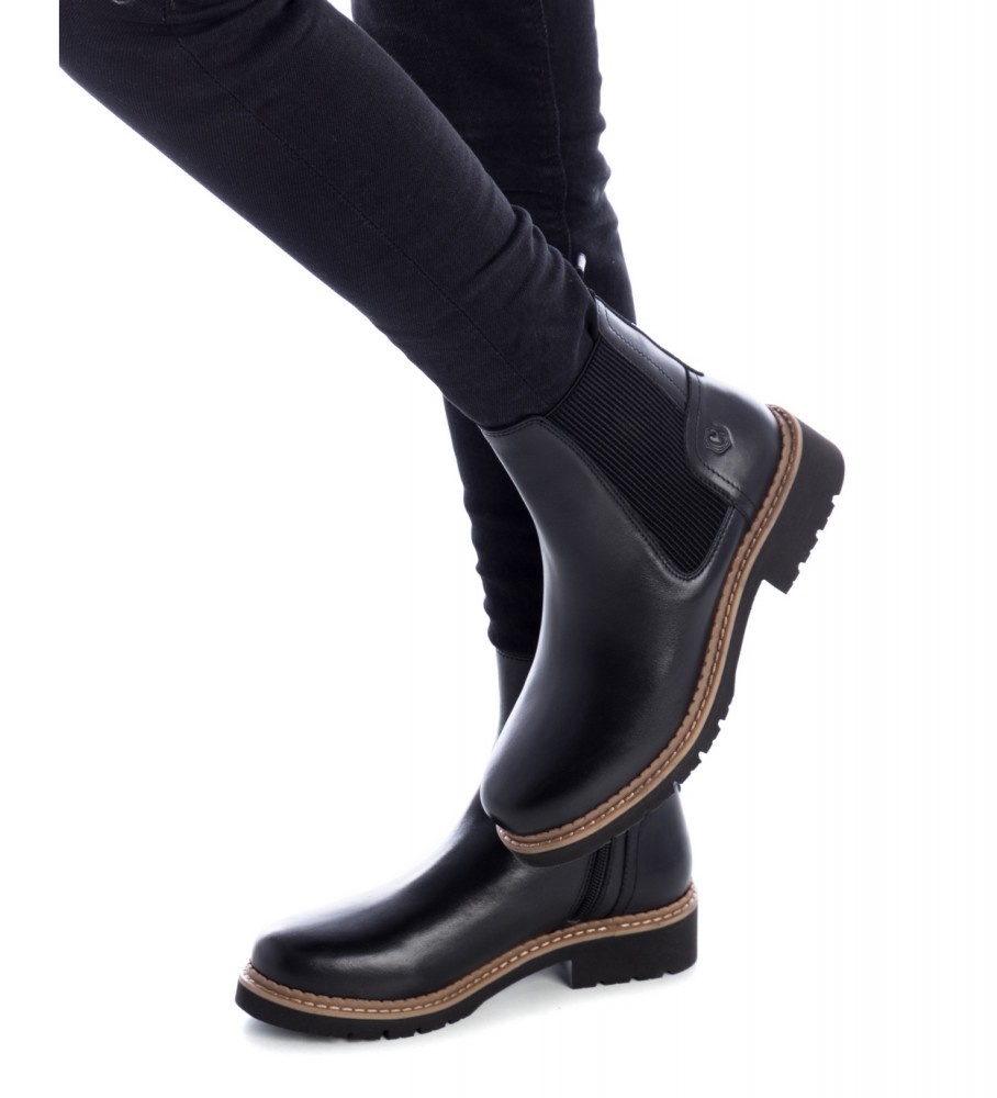 Botas de tornozelo Carmela em couro, modelo 160046, pretas.