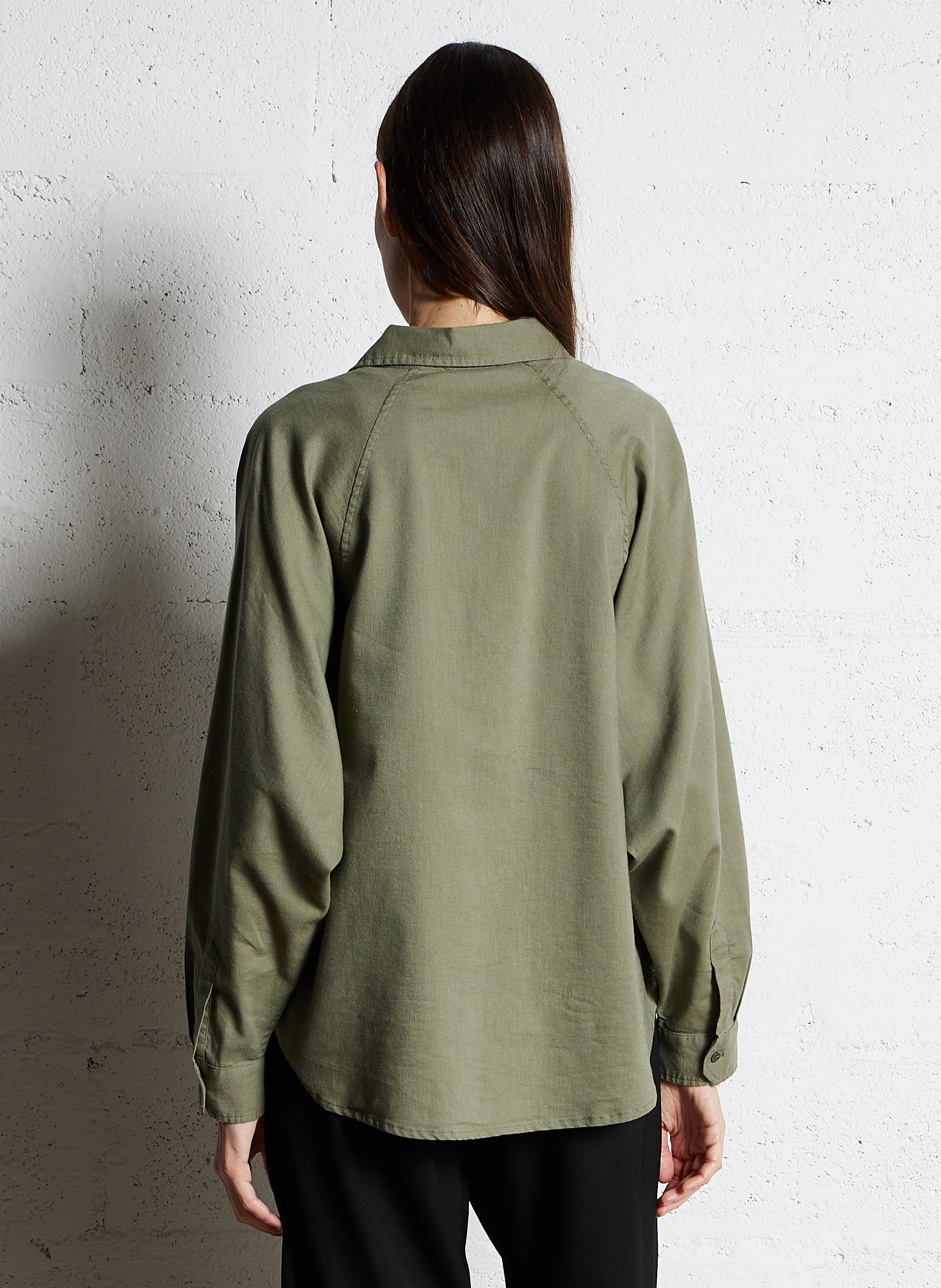 BASS - Chemise ample col classique en lin mélangé | Kaki