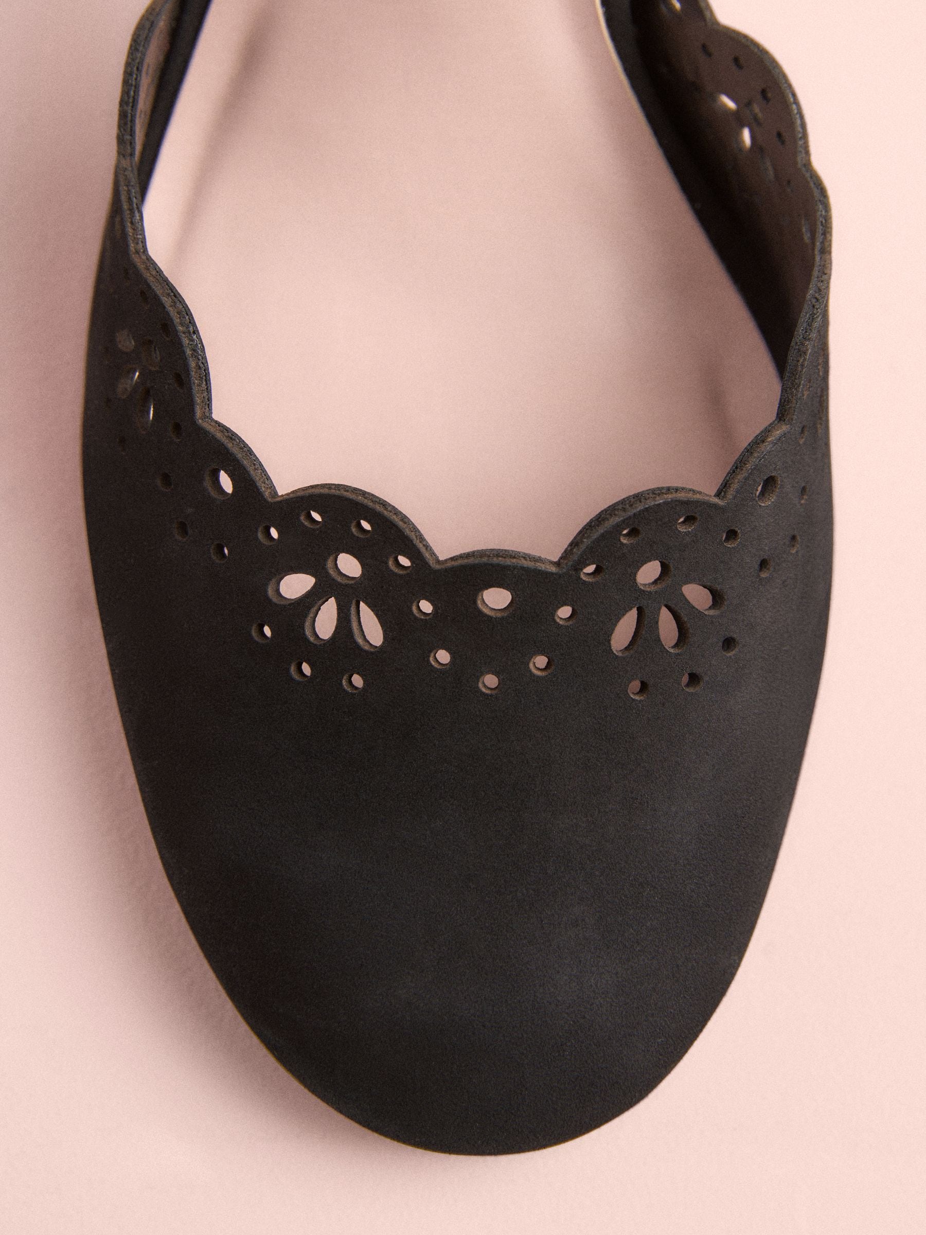 Zwart - Tabitha Simmons x Next Orton leren ronde neus hakken met lasergesneden details