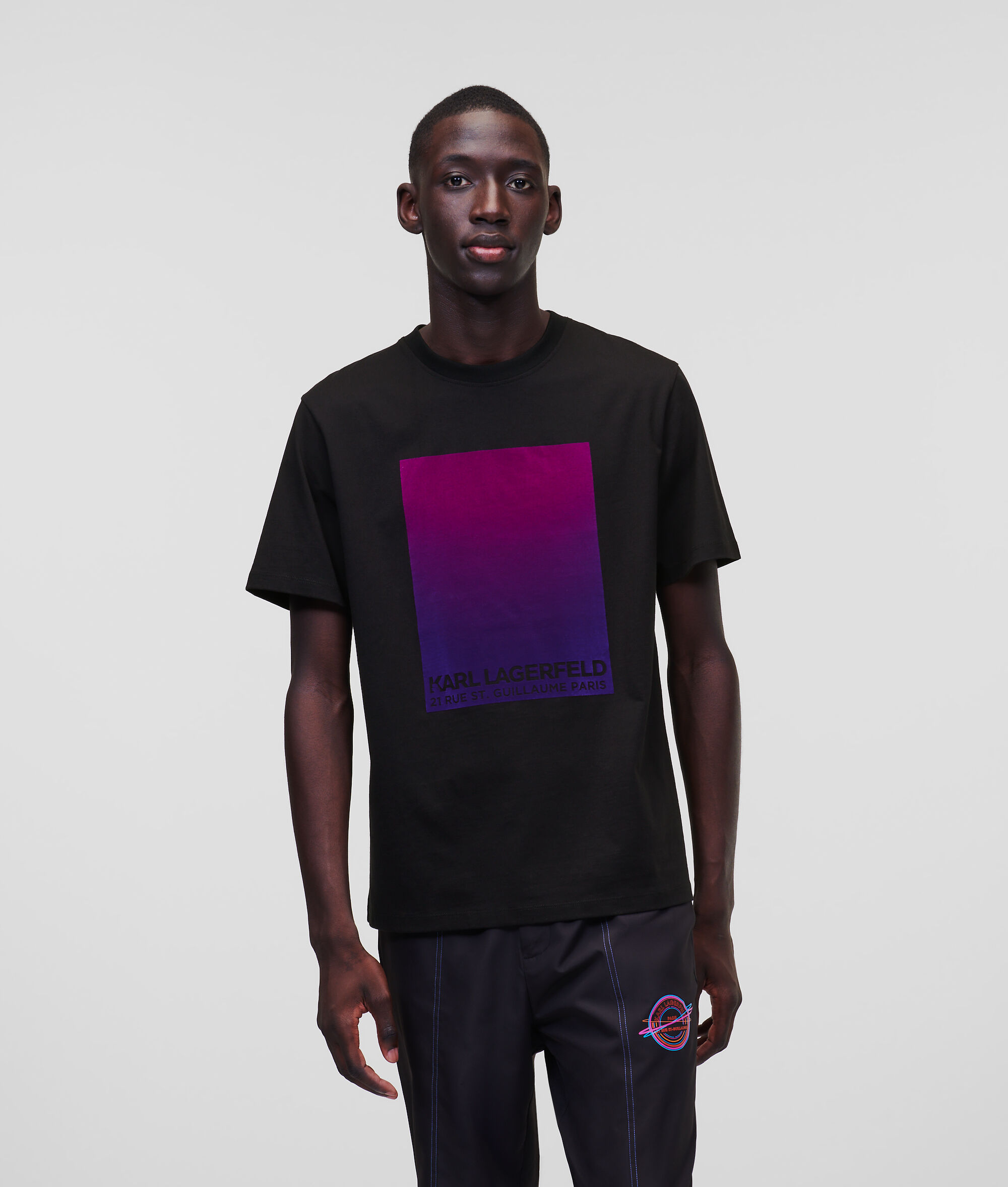 T-SHIRT AVEC LOGO ADRESSE IMPRIMÉ FLOQUÉ