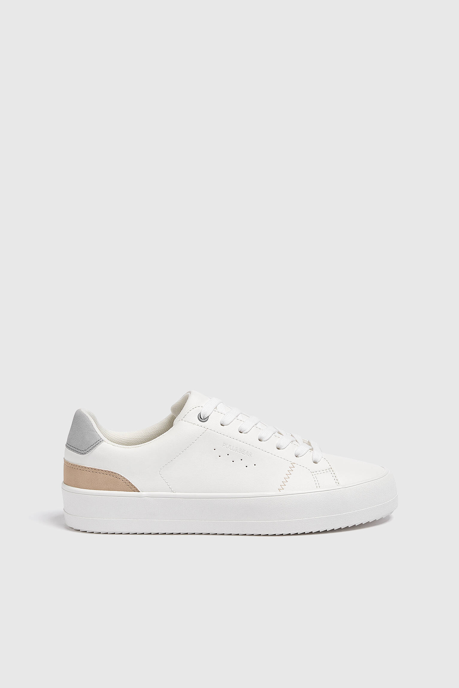 TÊNIS CASUAL COM DETALHE NO CALCANHAR - BRANCO