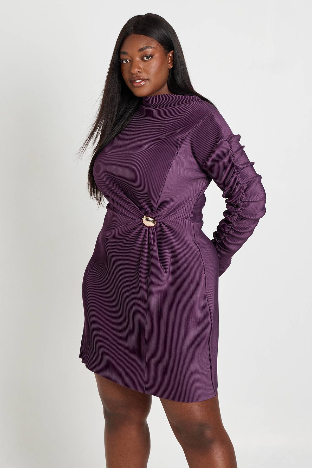 boohoo Robe Patineuse Plissée Grande Taille Avec Finitions Dorées