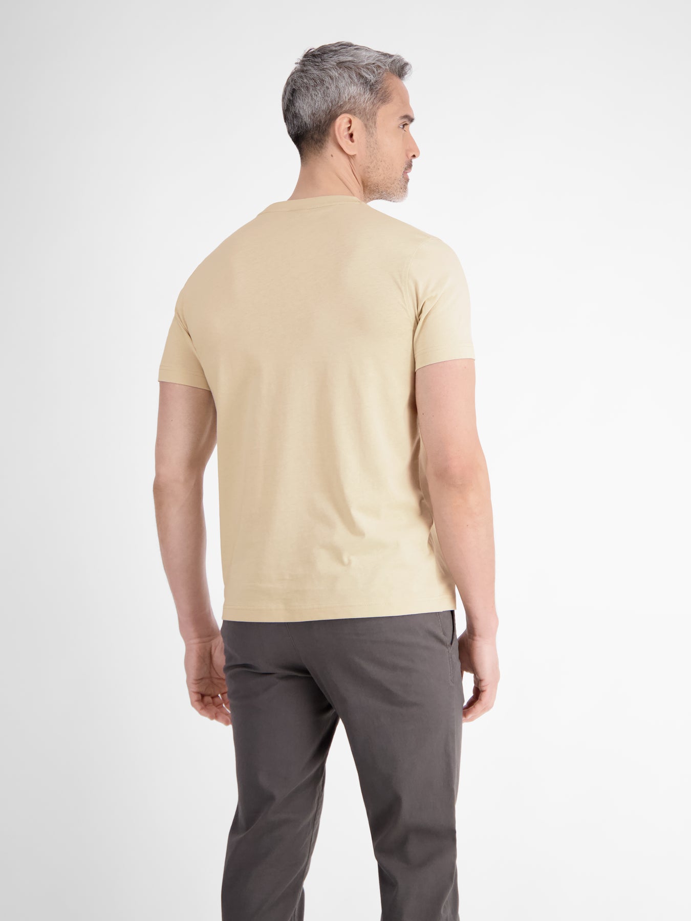 Basic T-Shirt mit Logostitck, unifarben