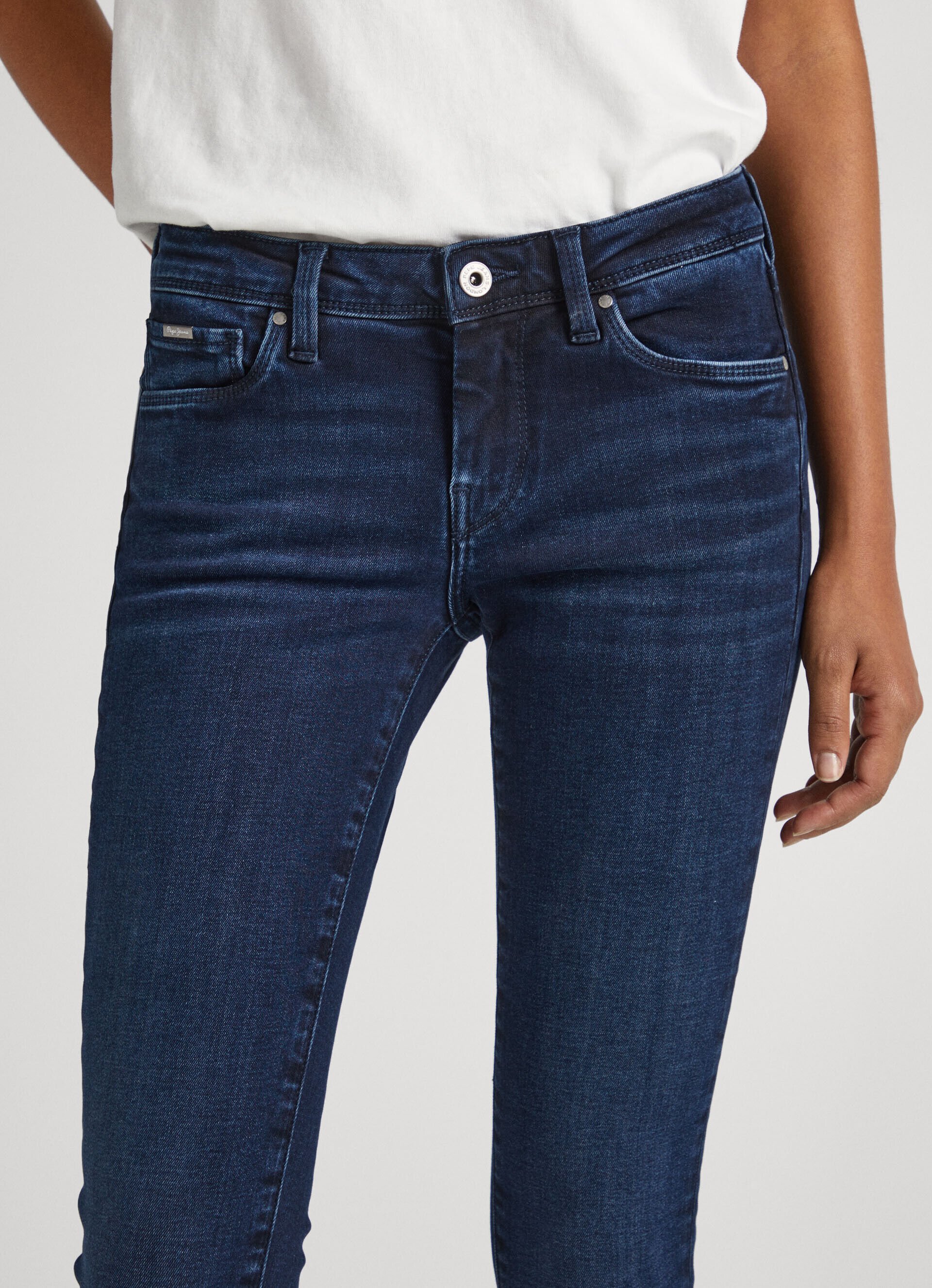 CALÇA JEANS LOLA FIT SKINNY TIRO TAMANHO MÉDIO - jeans